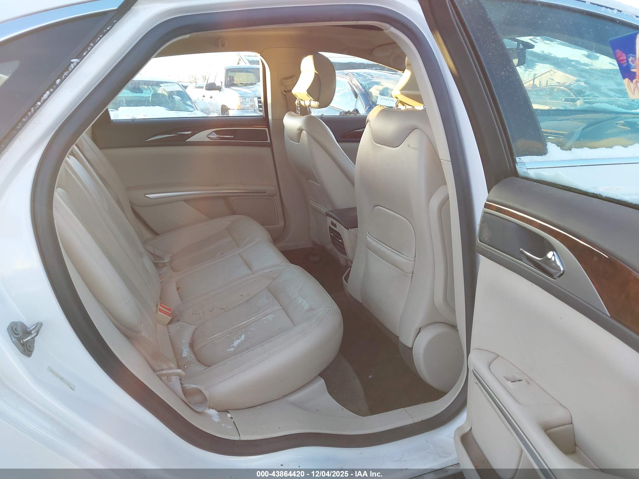 LINCOLN MKZ image 8