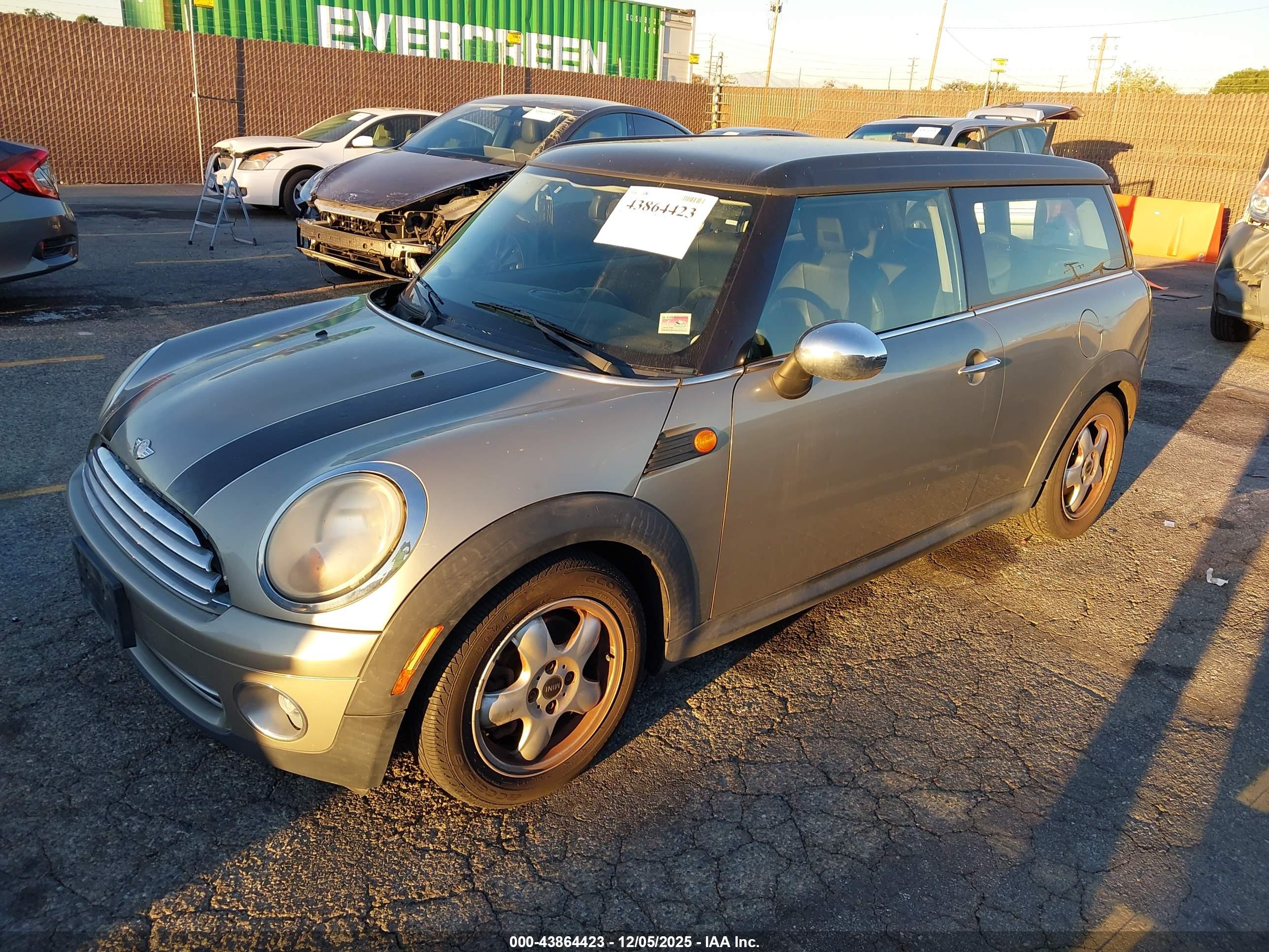 MINI COOPER image 2
