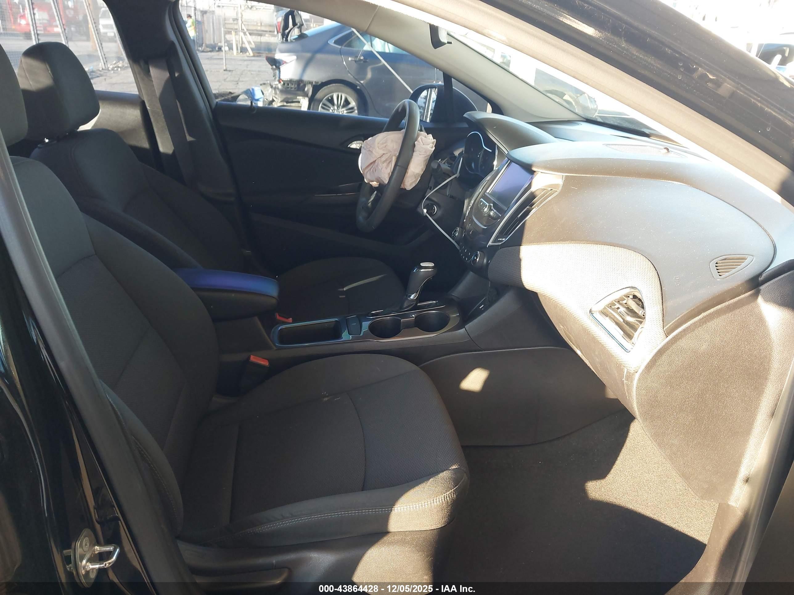 CHEVROLET CRUZE image 5