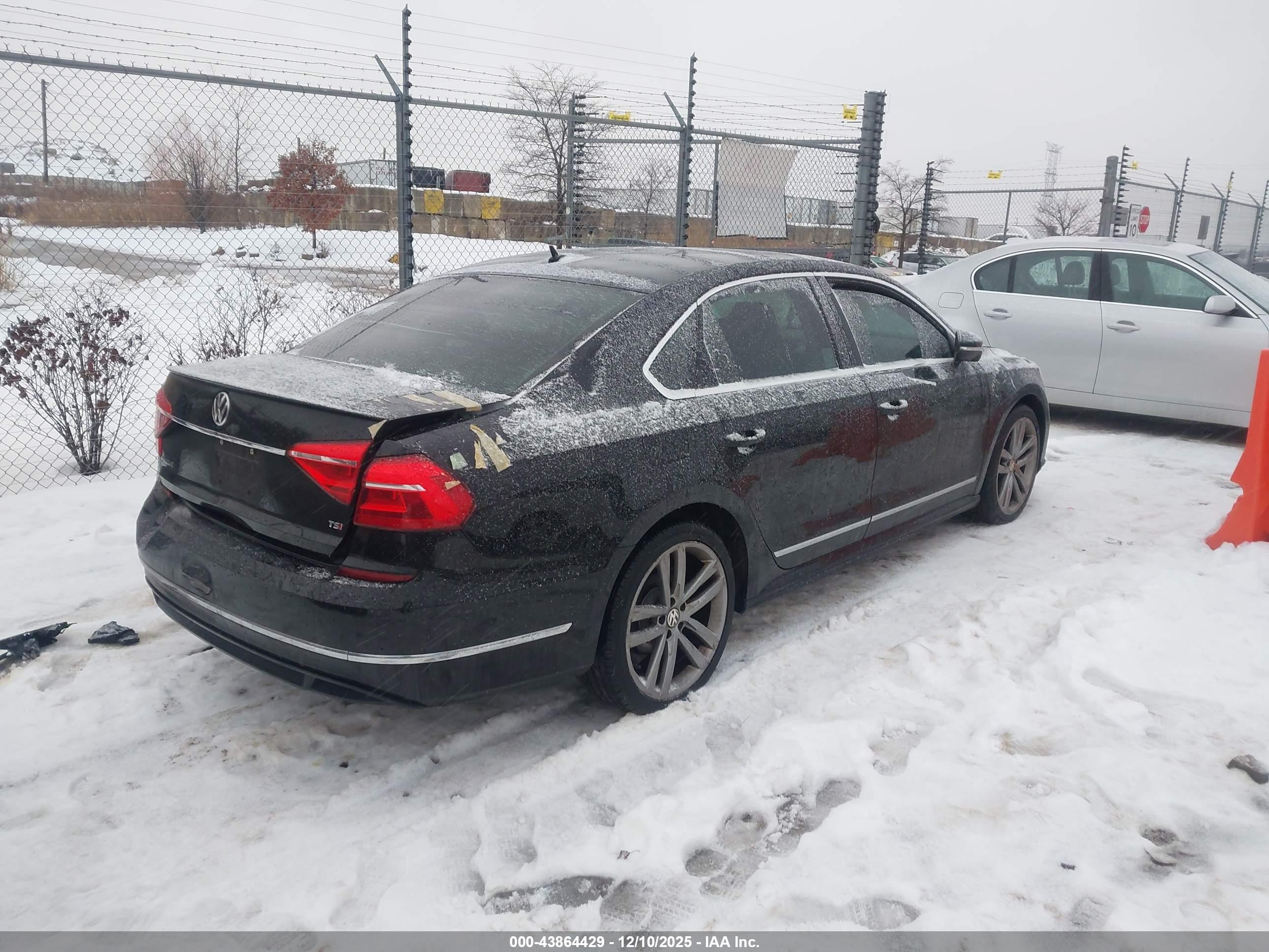 VOLKSWAGEN PASSAT image 4