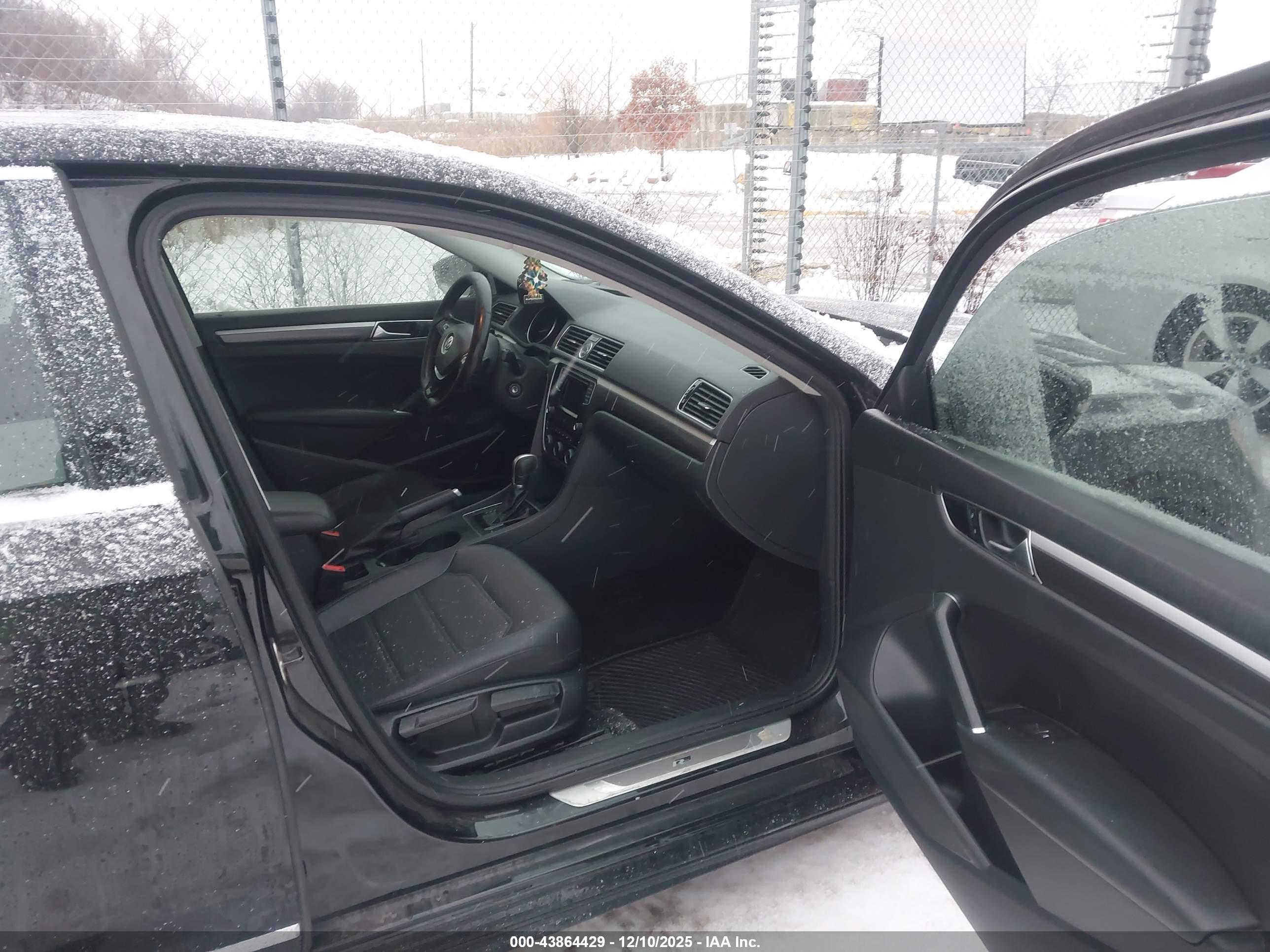 VOLKSWAGEN PASSAT image 5