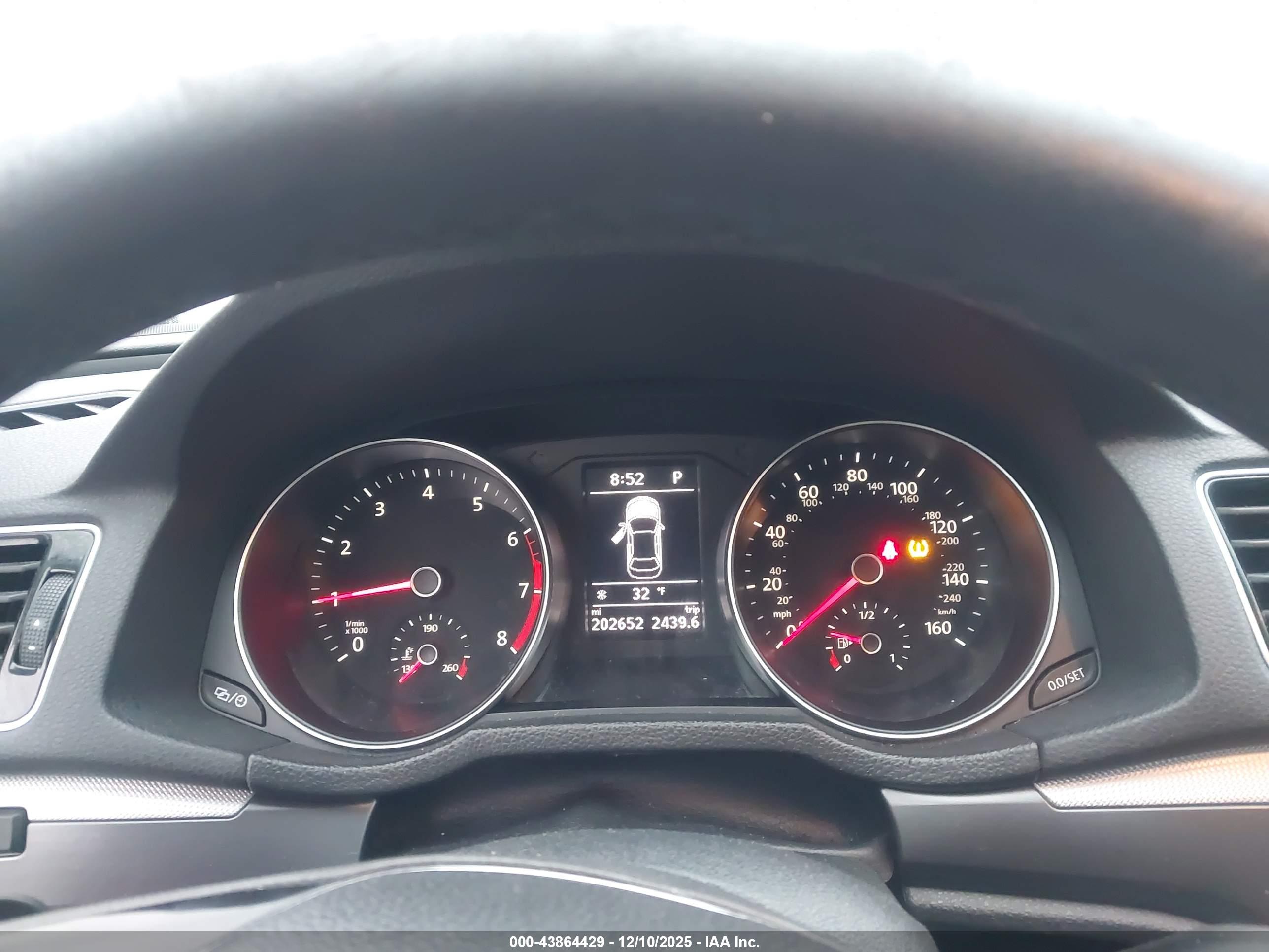 VOLKSWAGEN PASSAT image 7