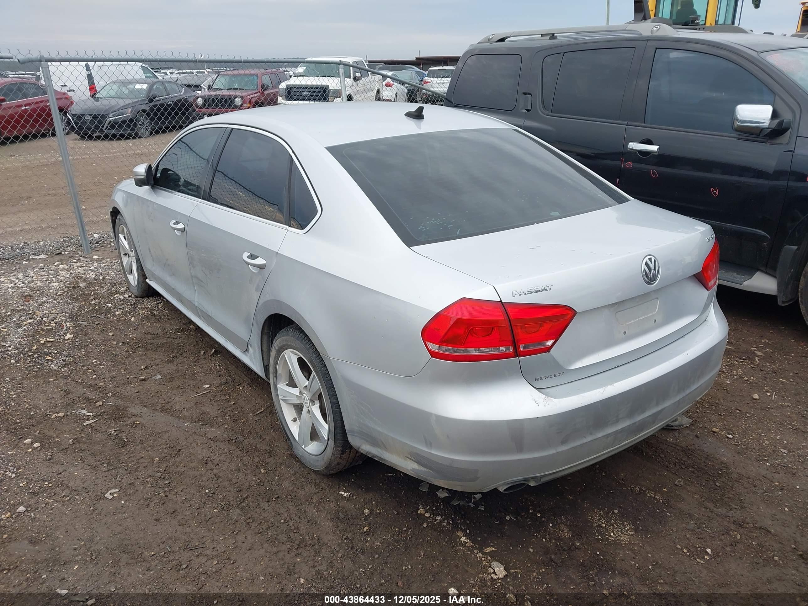 VOLKSWAGEN PASSAT image 3