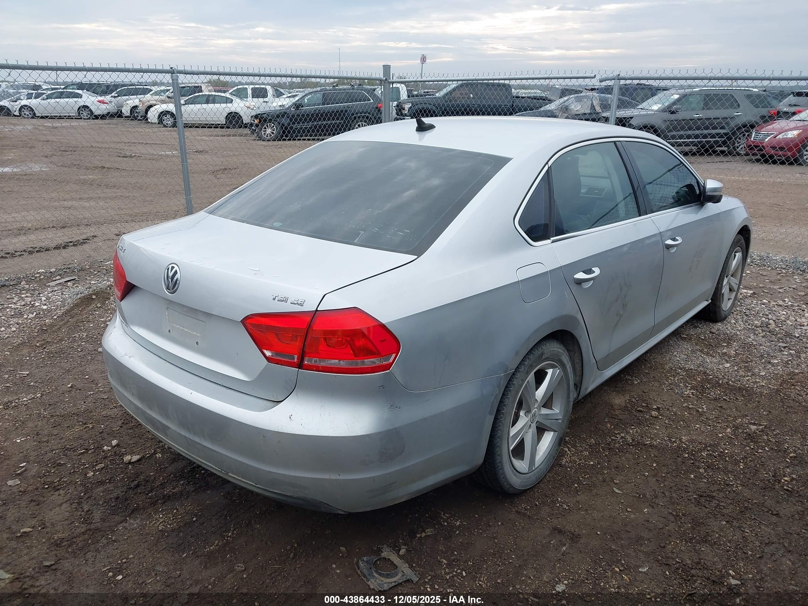 VOLKSWAGEN PASSAT image 4