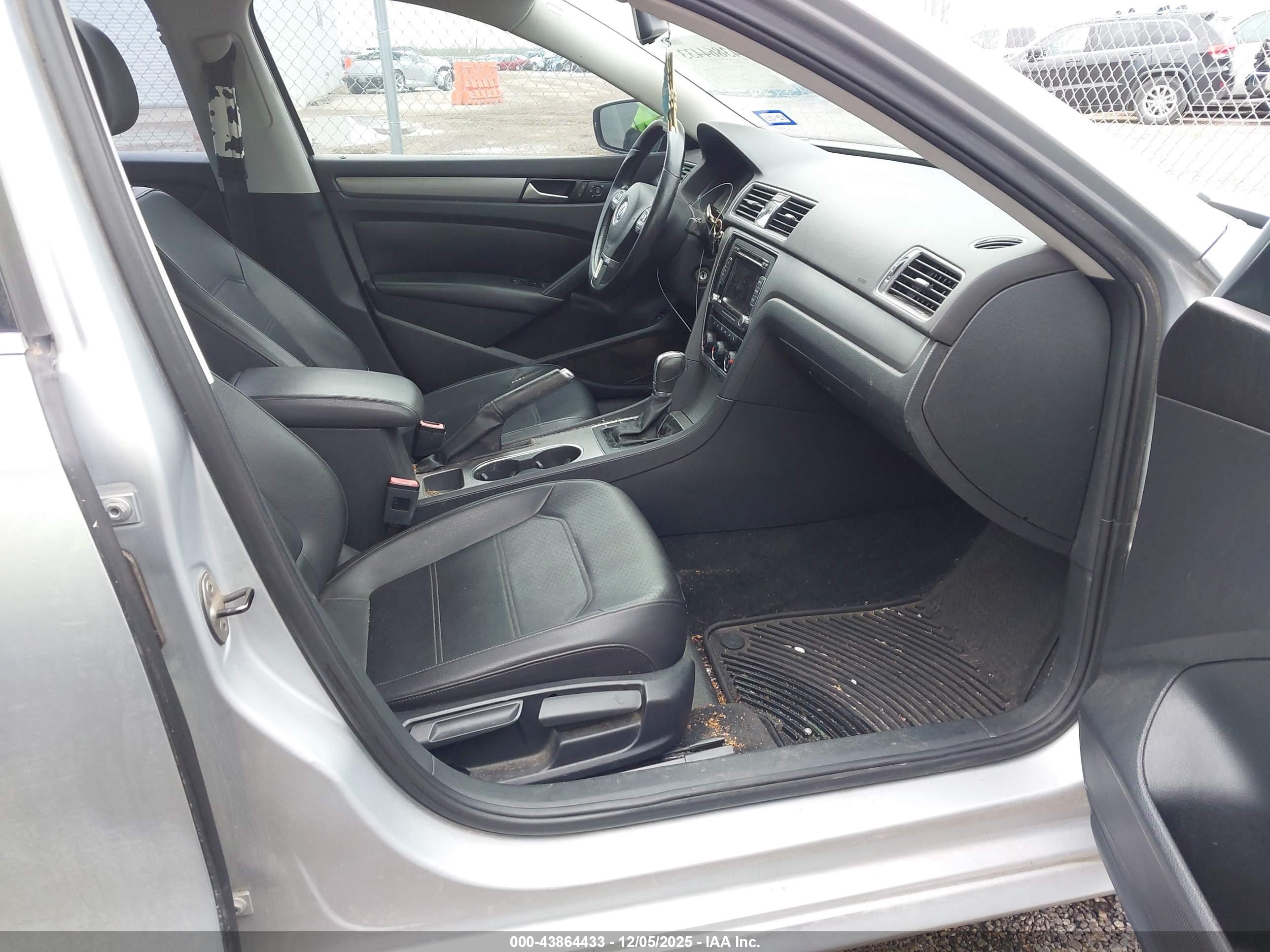 VOLKSWAGEN PASSAT image 5