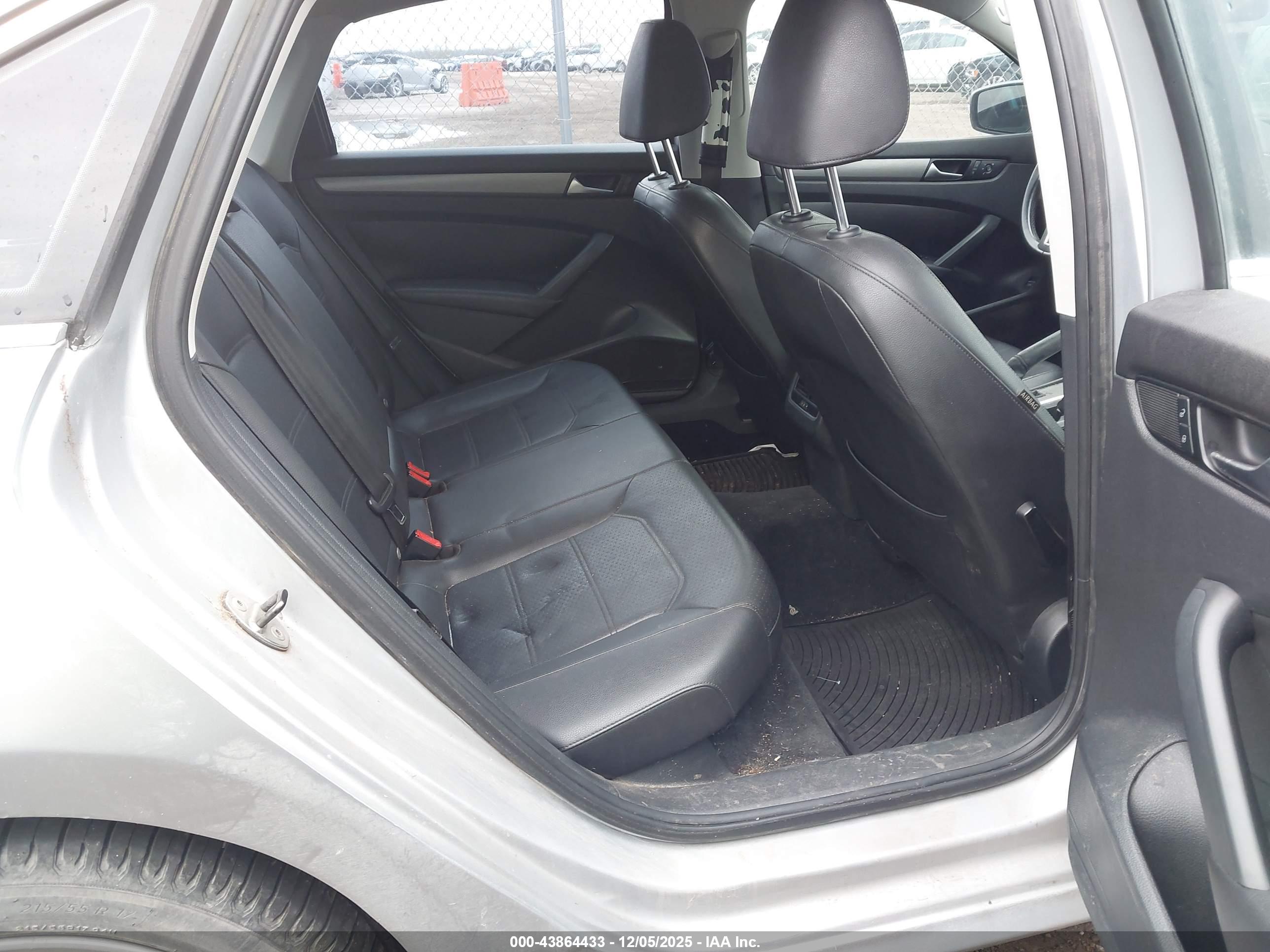 VOLKSWAGEN PASSAT image 8