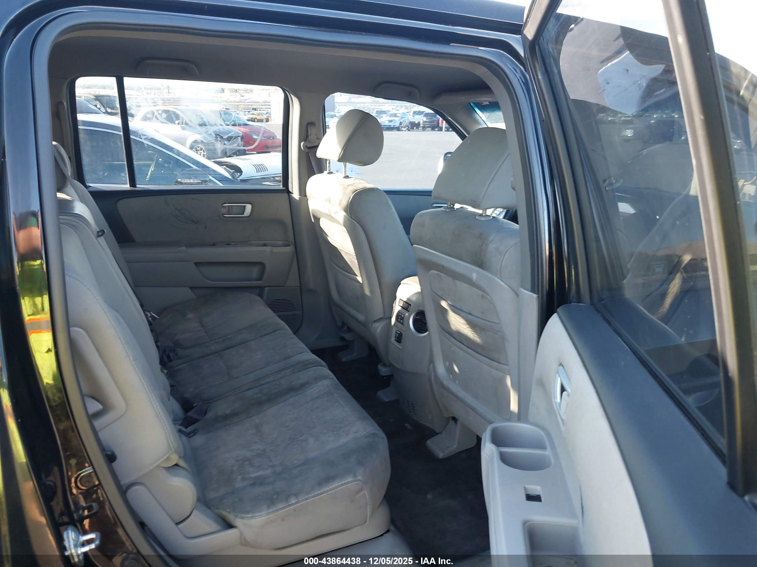 HONDA PILOT image 8