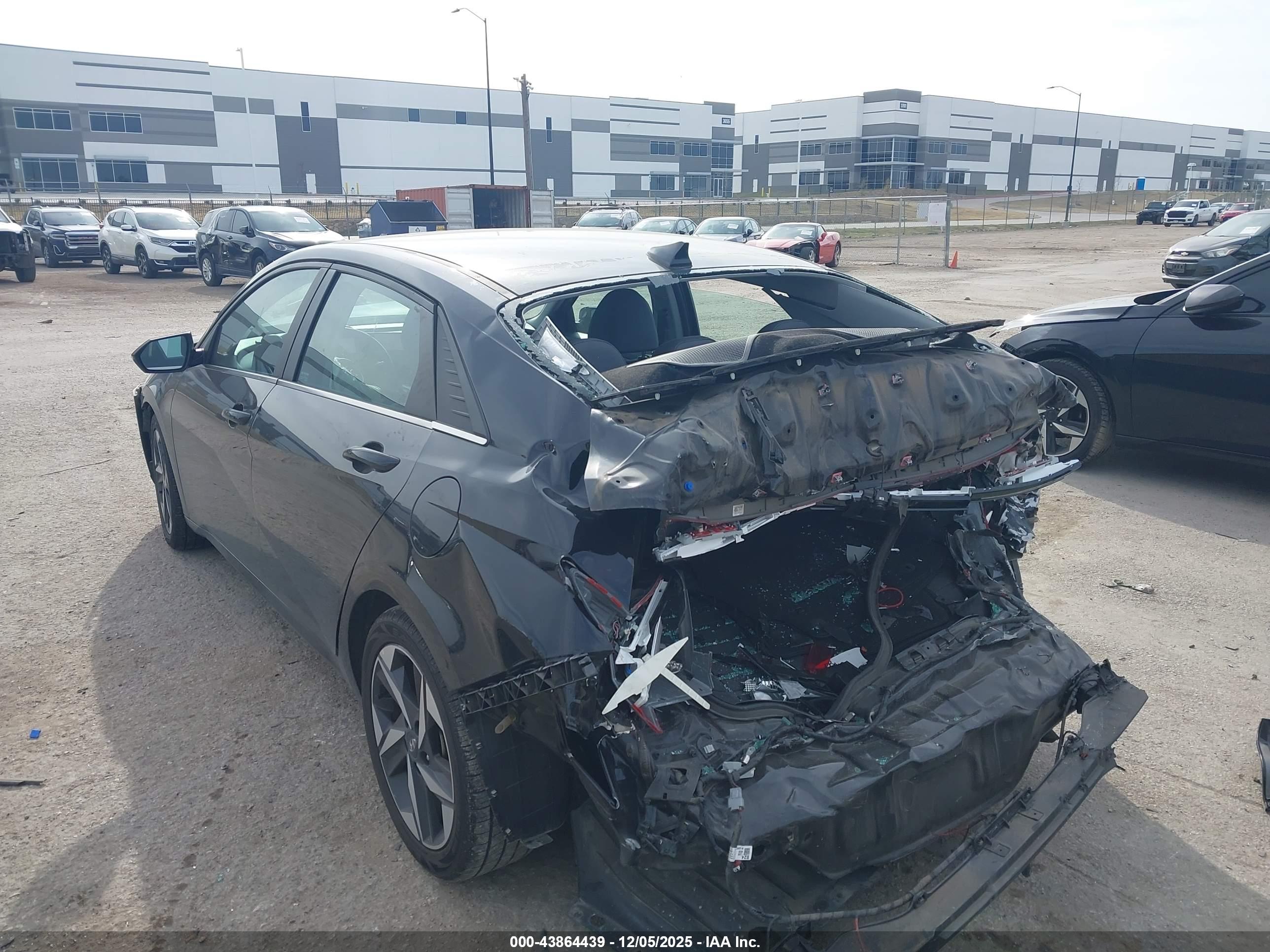 HYUNDAI ELANTRA image 3