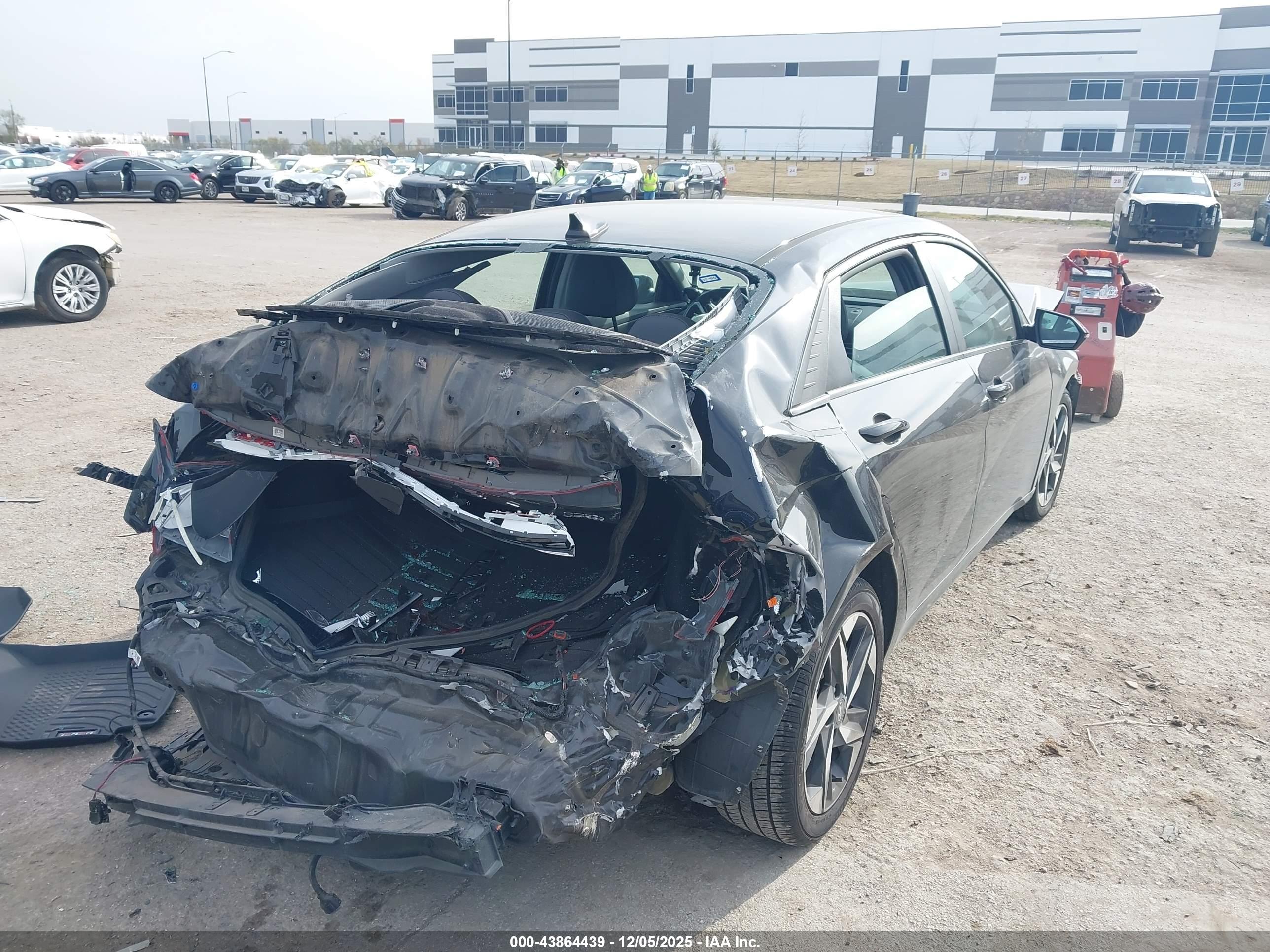 HYUNDAI ELANTRA image 4