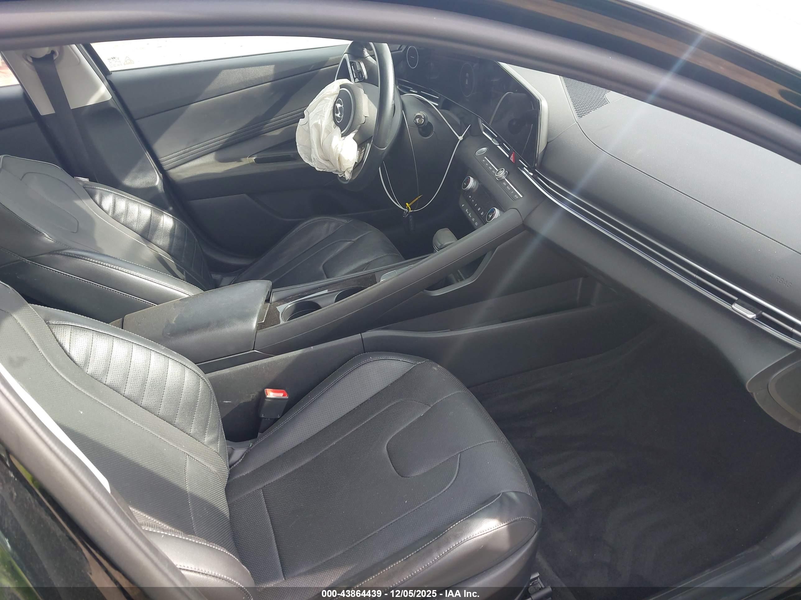 HYUNDAI ELANTRA image 5