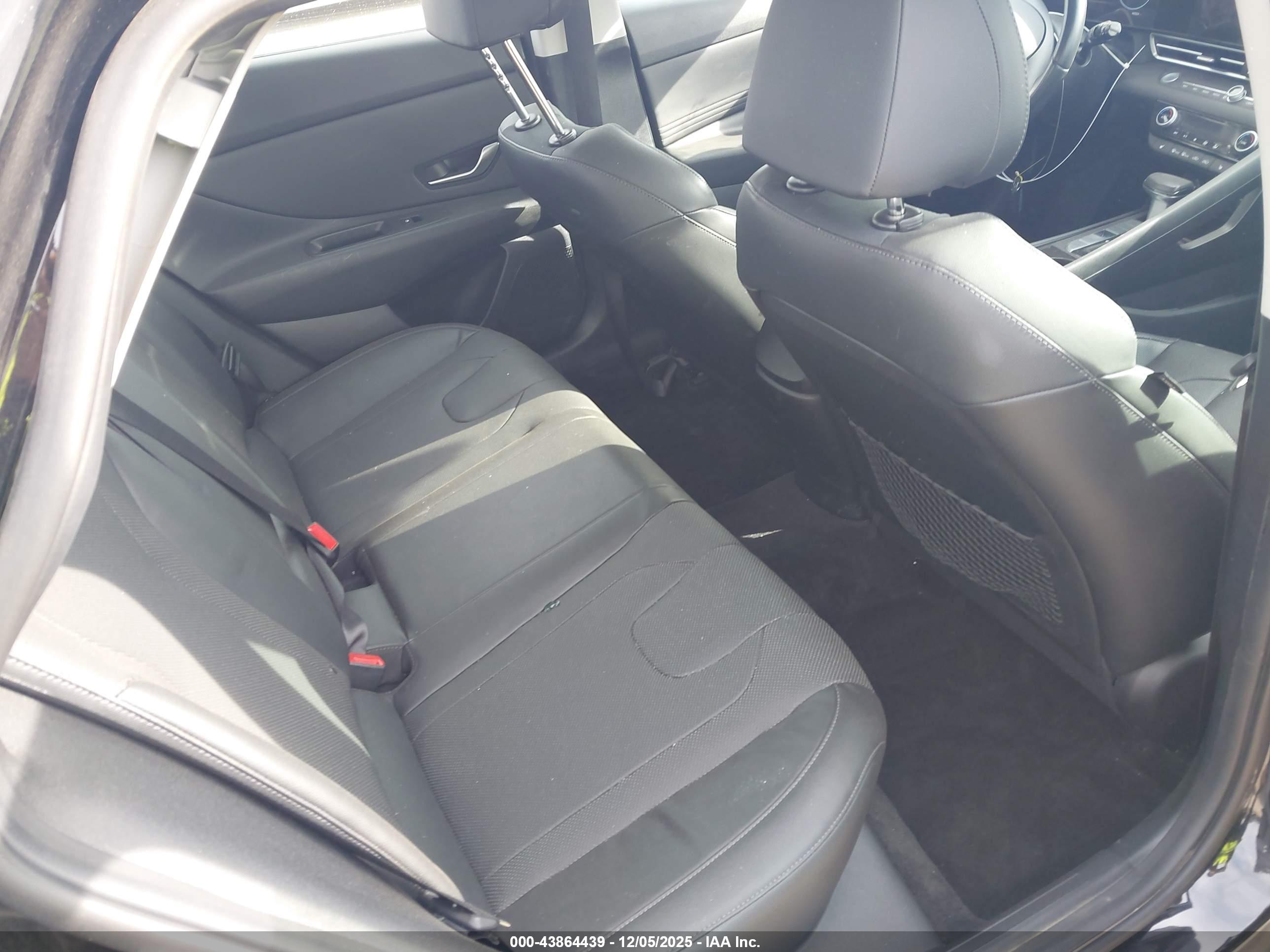 HYUNDAI ELANTRA image 8