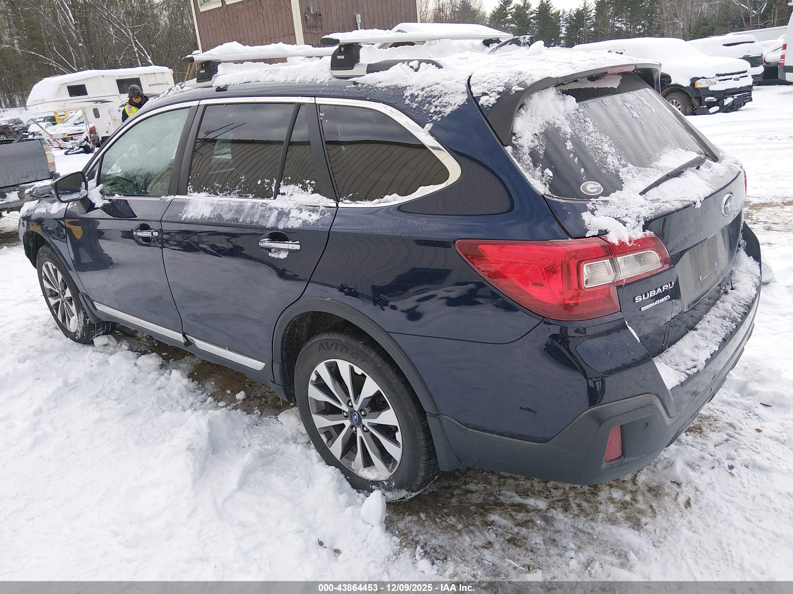 SUBARU OUTBACK image 3