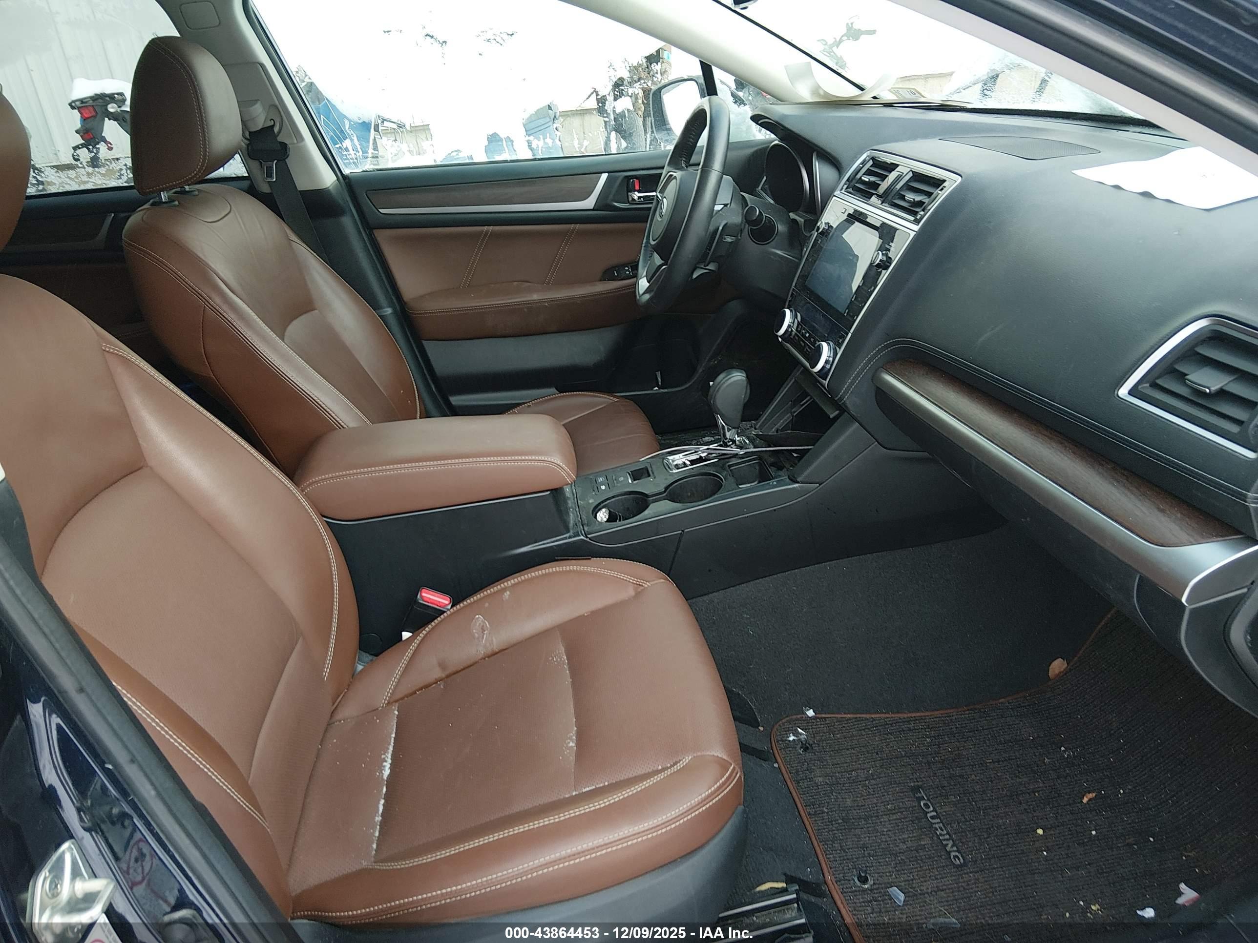 SUBARU OUTBACK image 5