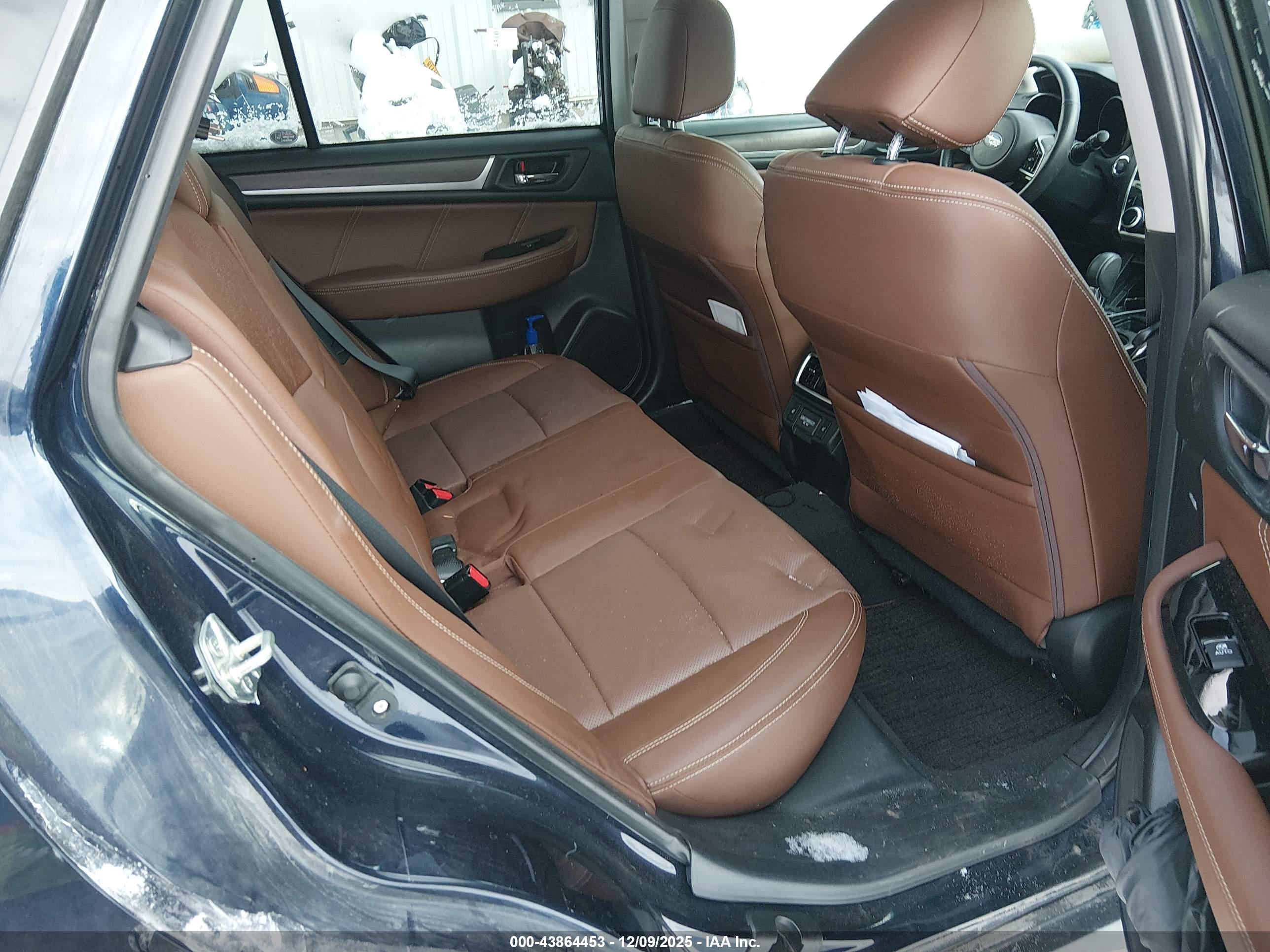 SUBARU OUTBACK image 8