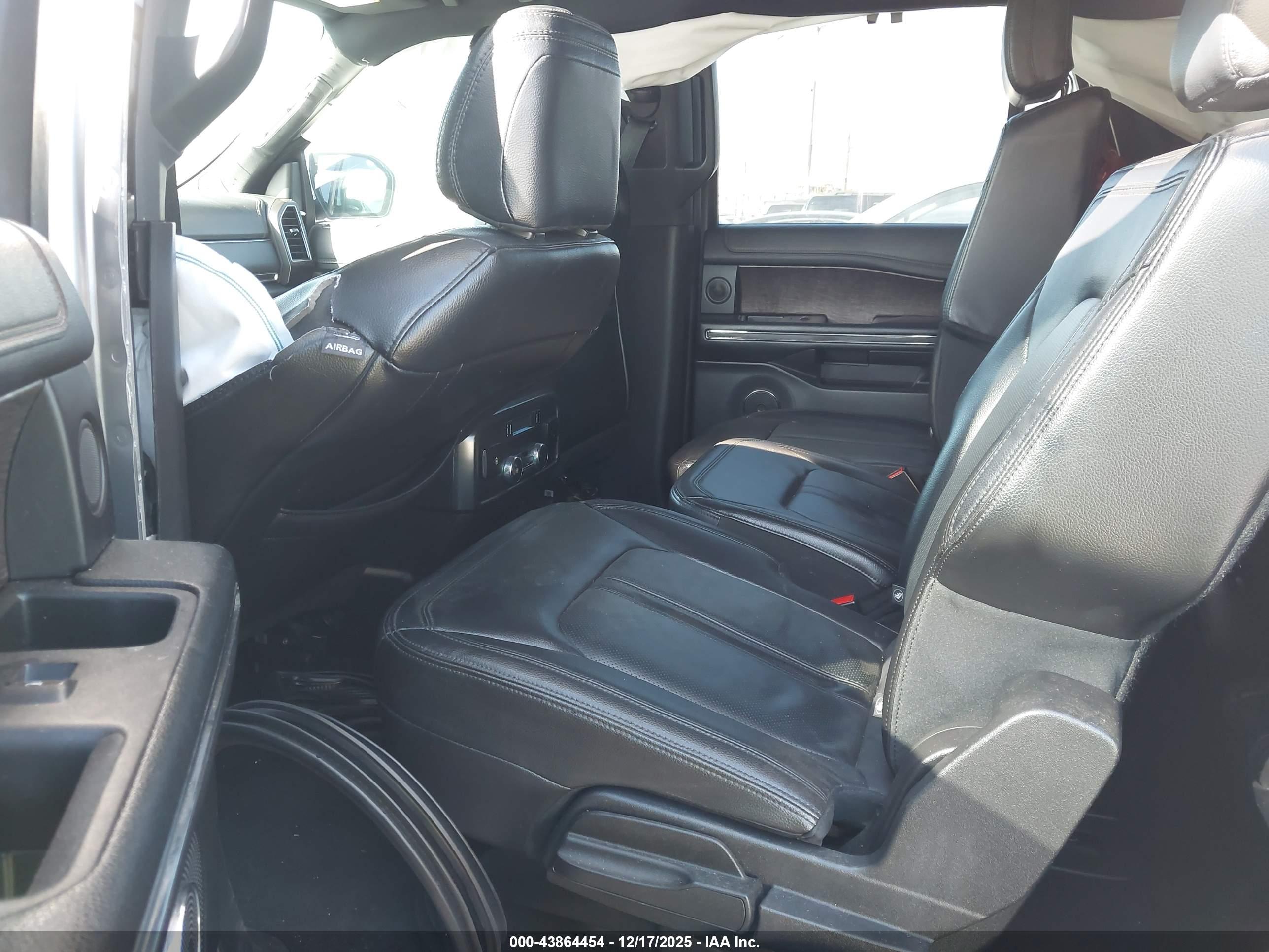 FORD EXPEDITION image 8