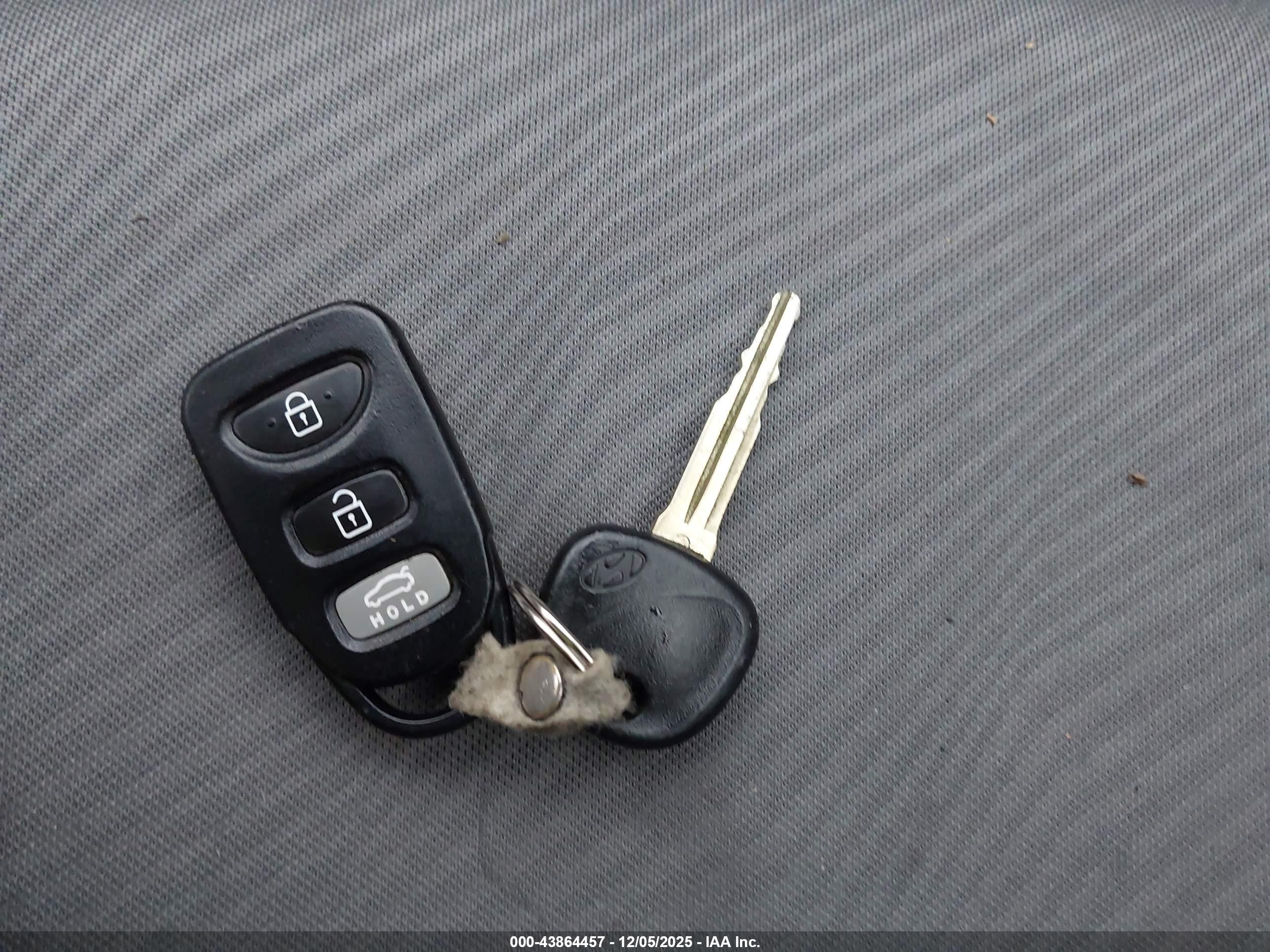 HYUNDAI ELANTRA image 11