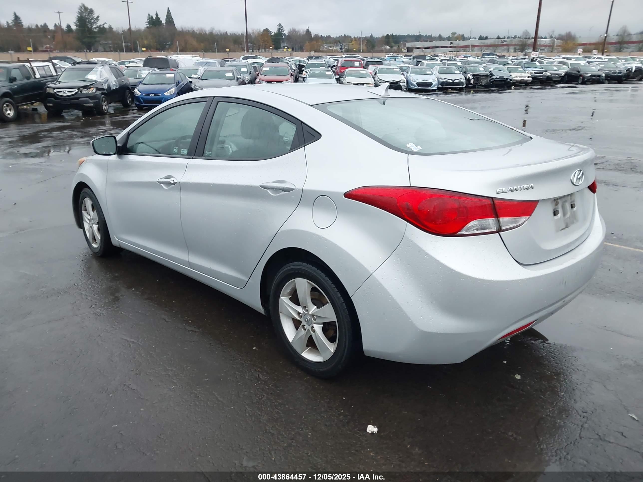 HYUNDAI ELANTRA image 3