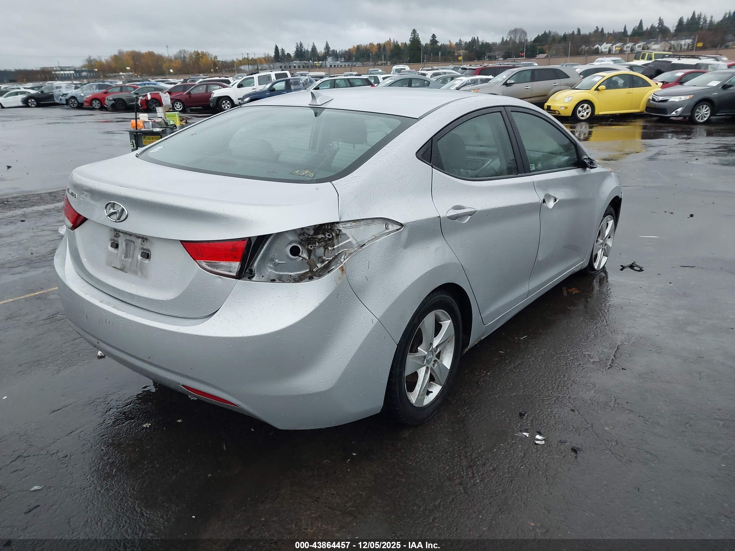 HYUNDAI ELANTRA image 4