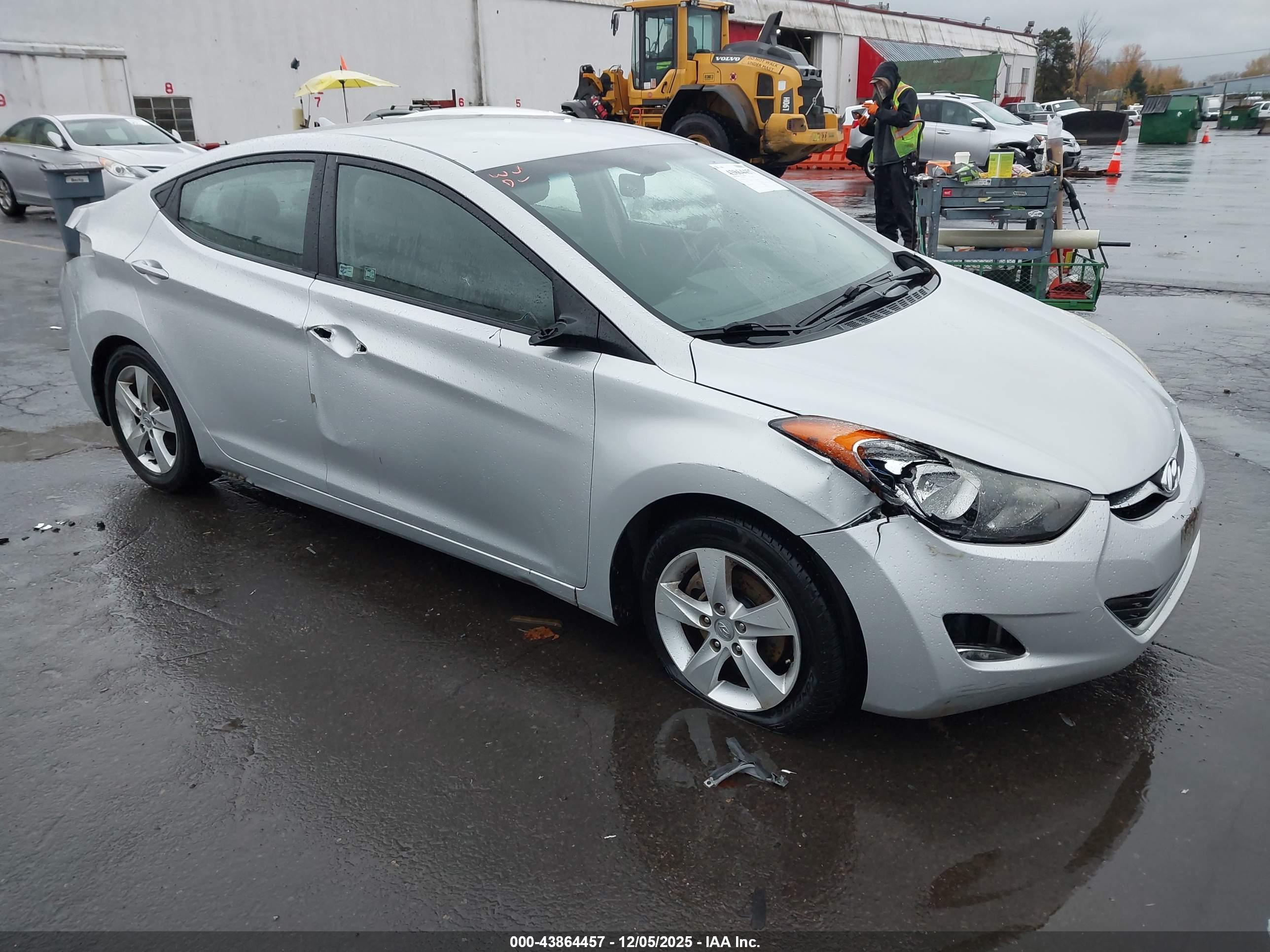 HYUNDAI ELANTRA image 6