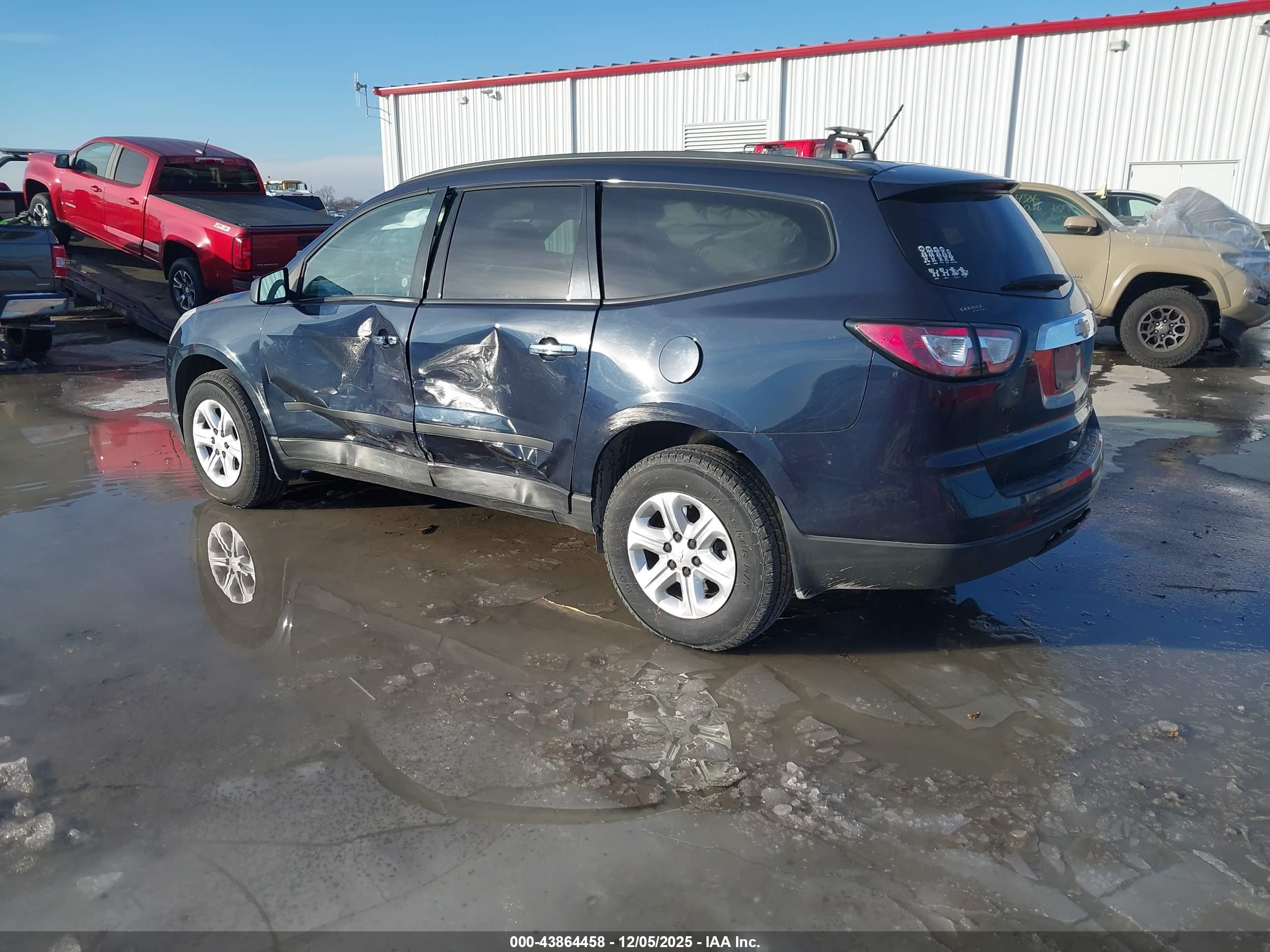 CHEVROLET TRAVERSE image 3