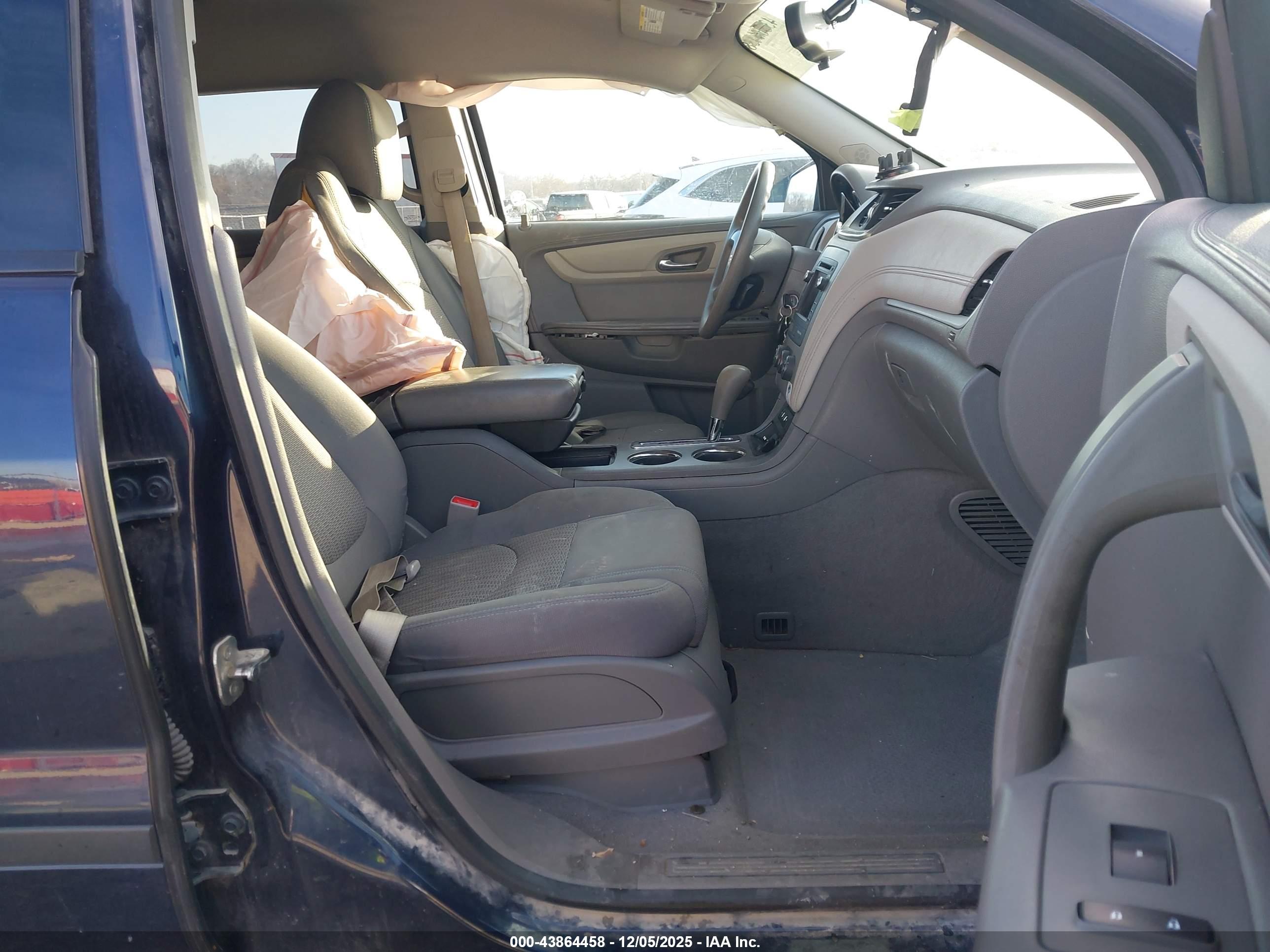CHEVROLET TRAVERSE image 5