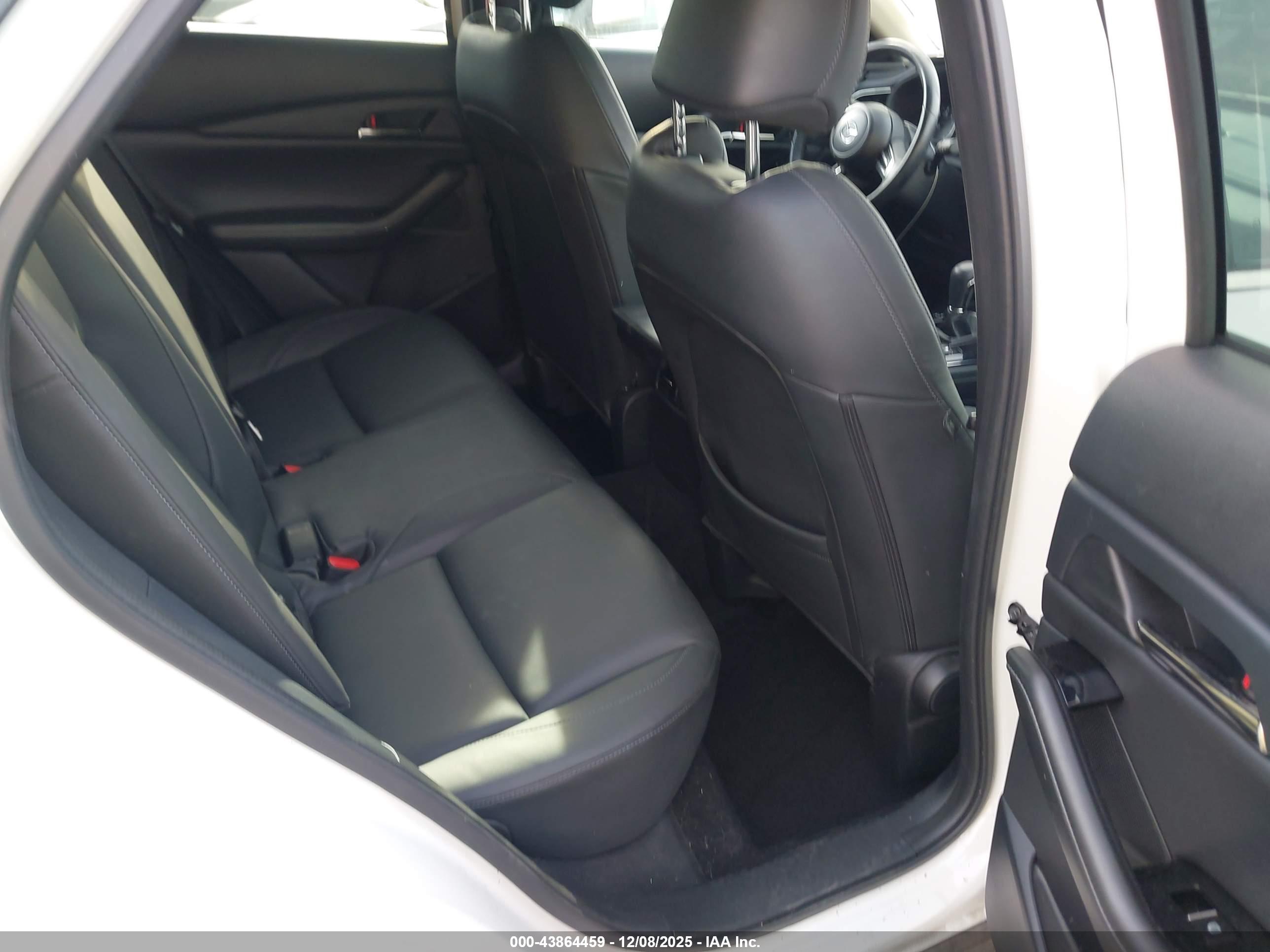 MAZDA CX-30 image 8