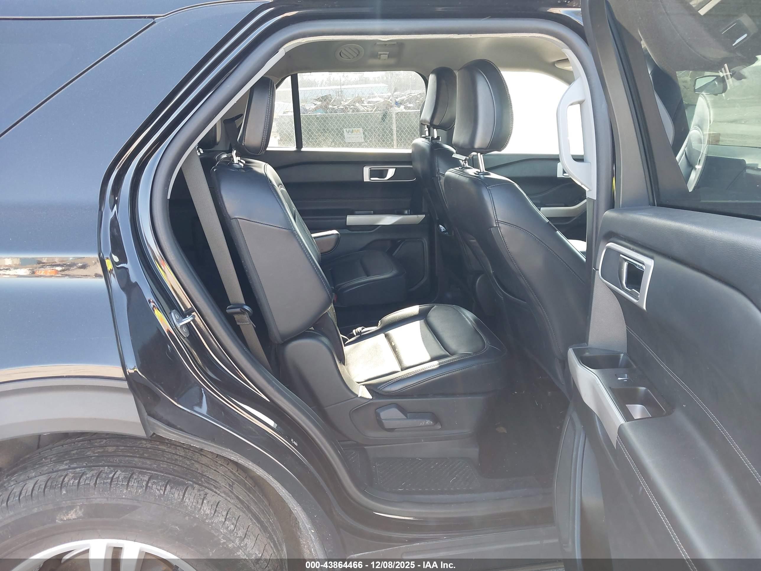 FORD EXPLORER image 8