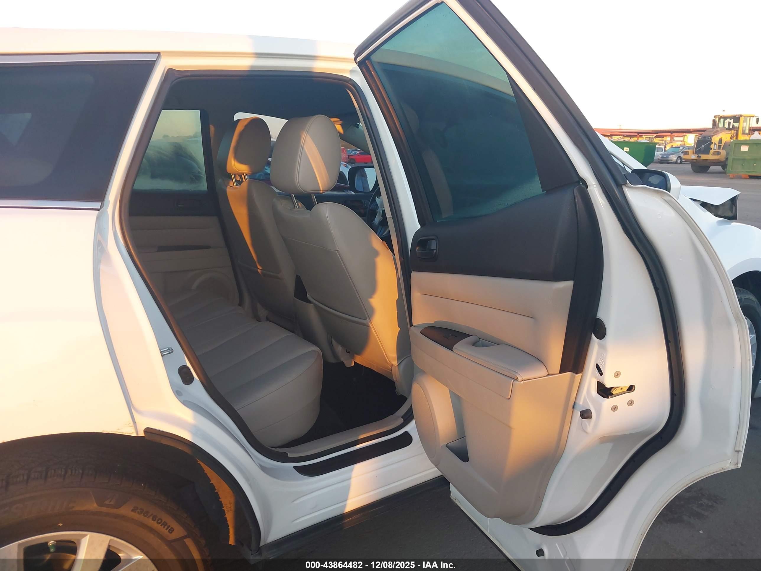 MAZDA CX-7 image 8
