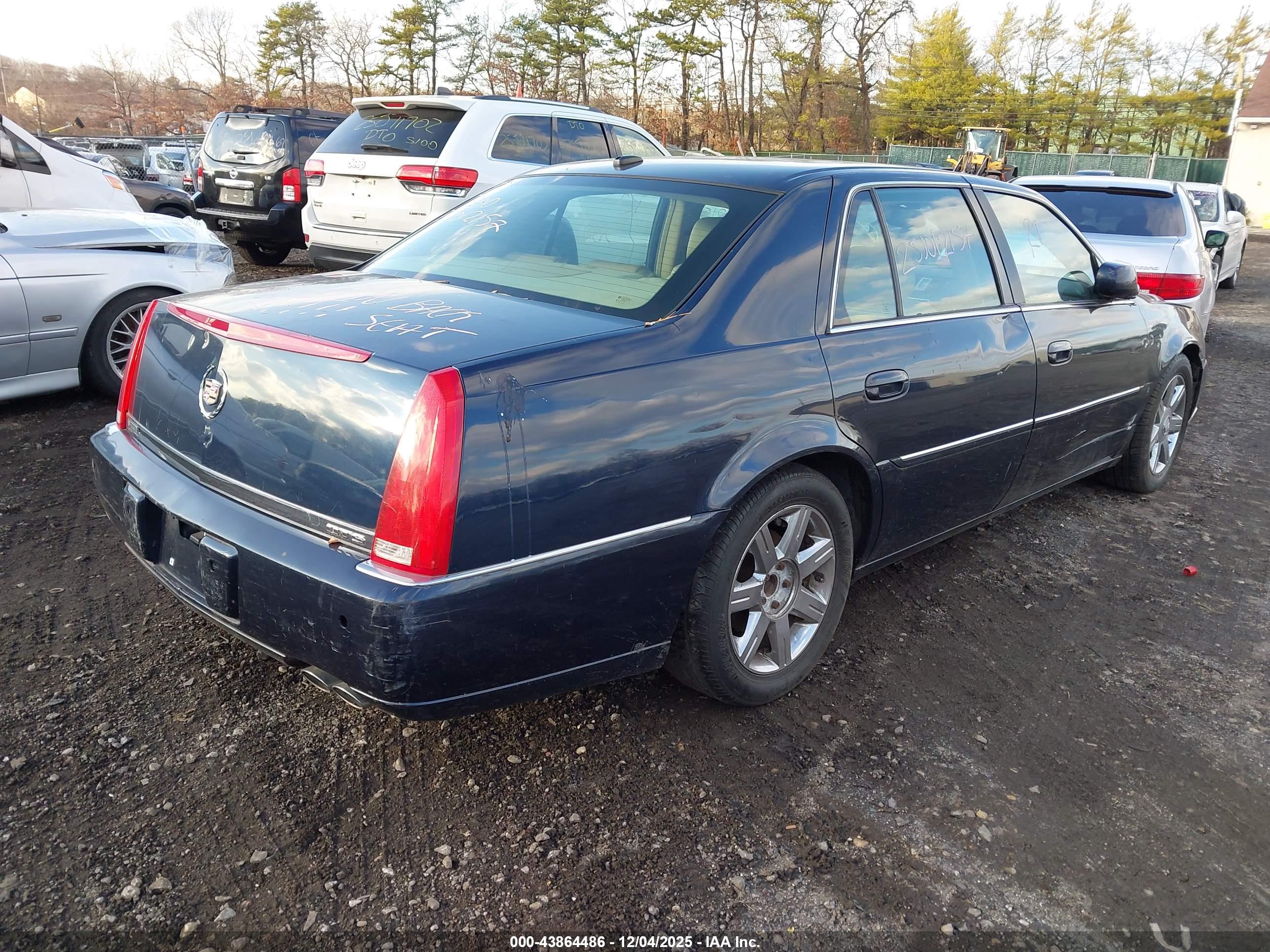 CADILLAC DTS image 4