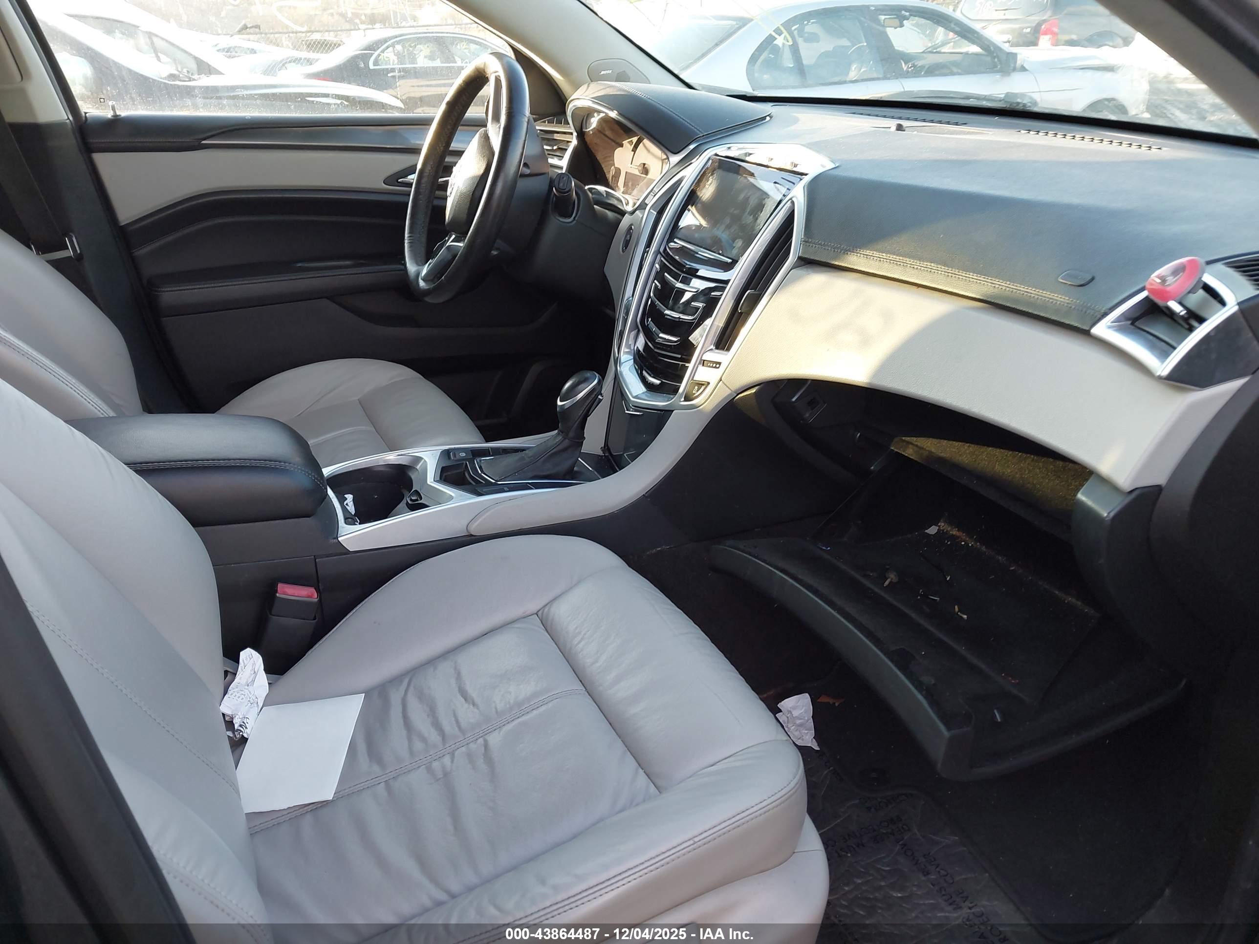 CADILLAC SRX image 5