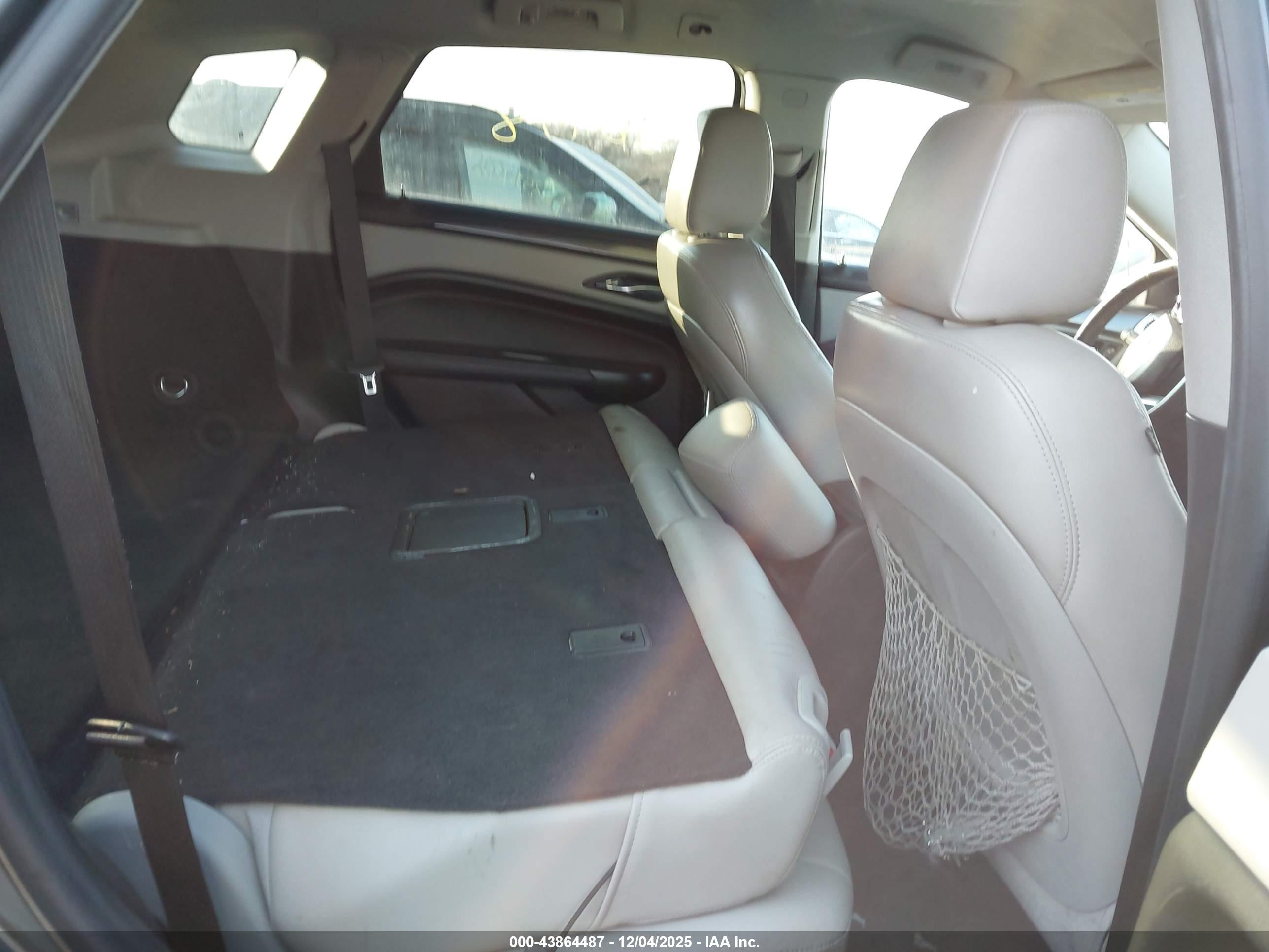 CADILLAC SRX image 8