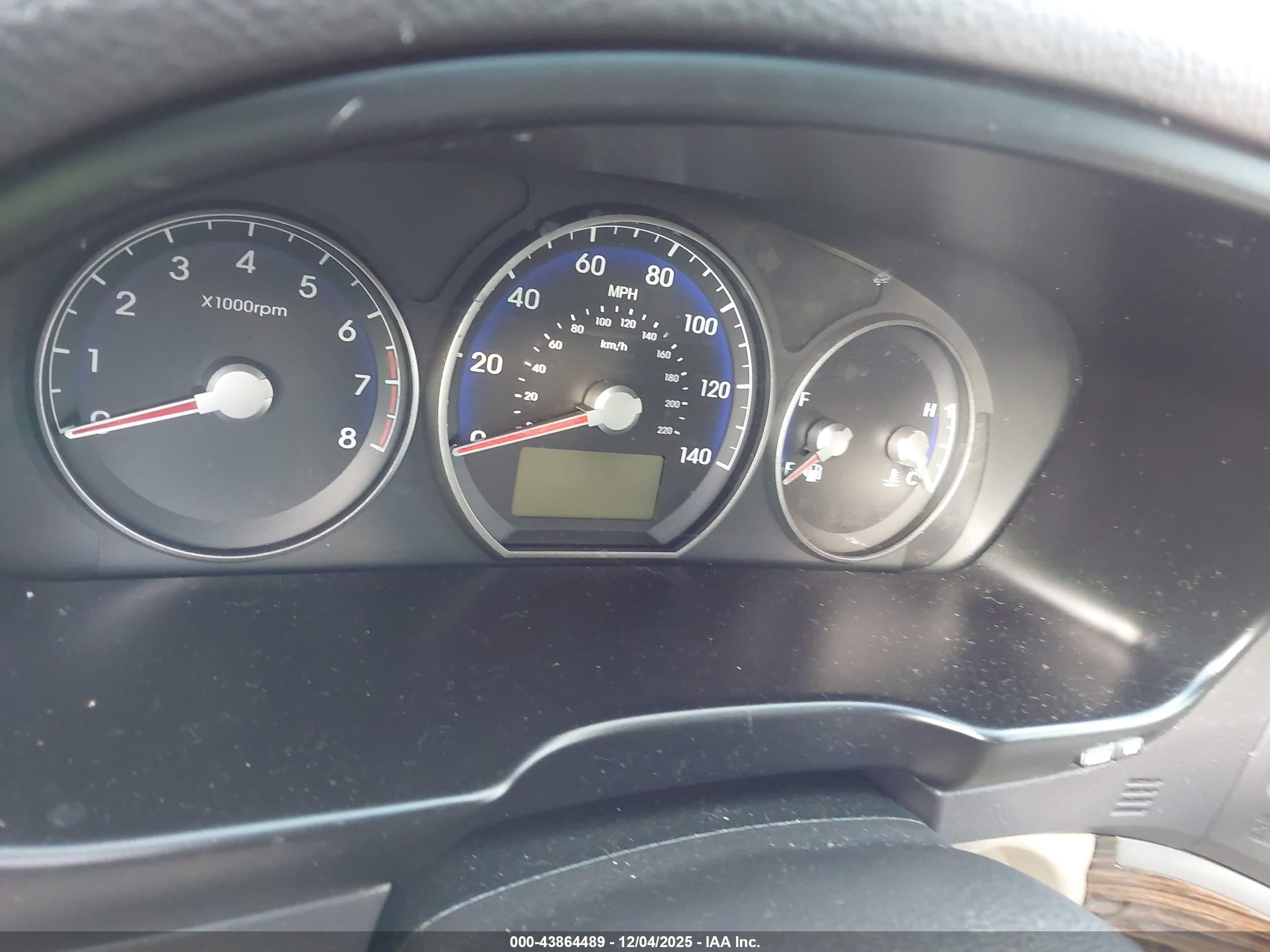 HYUNDAI SANTA image 7
