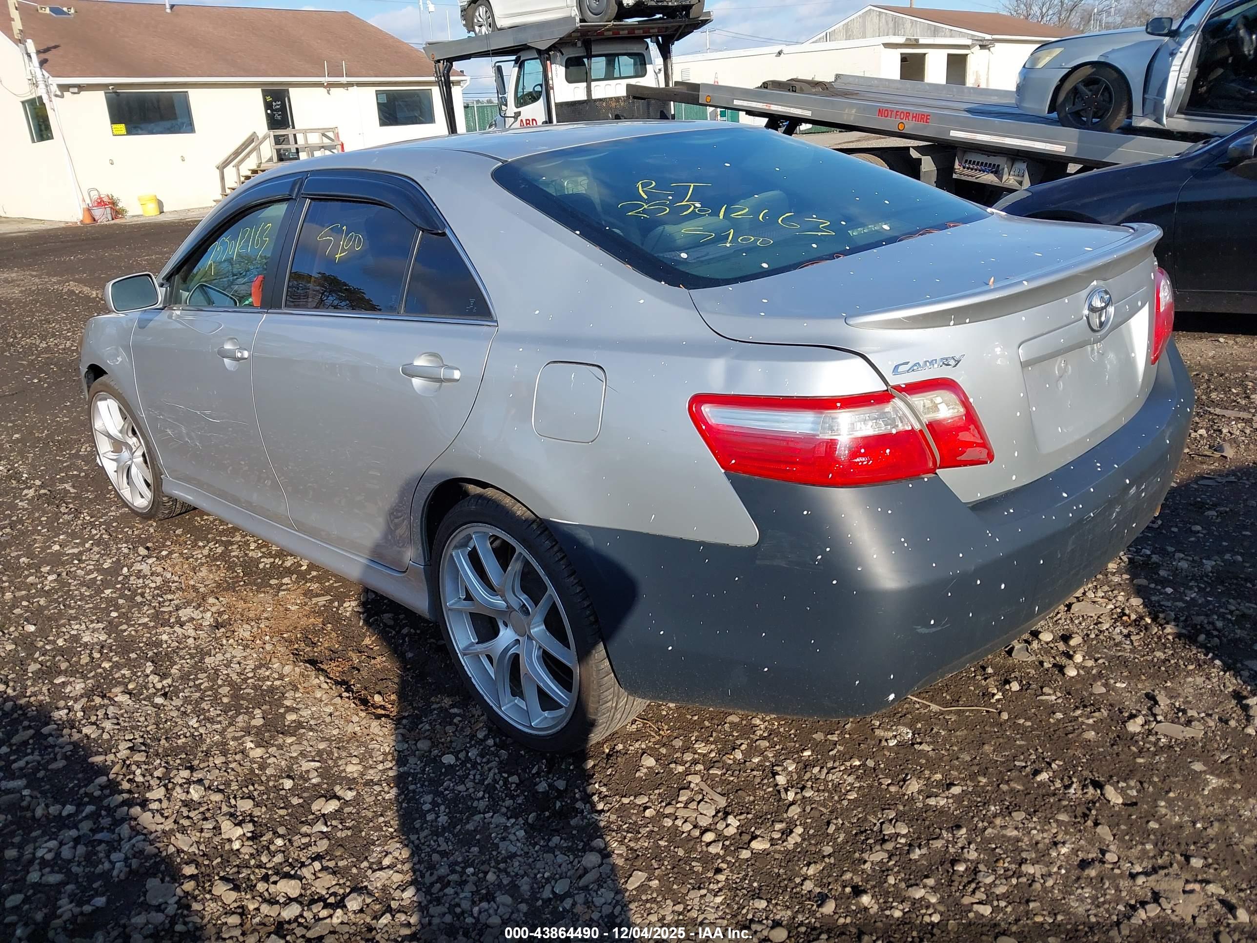 TOYOTA CAMRY image 3
