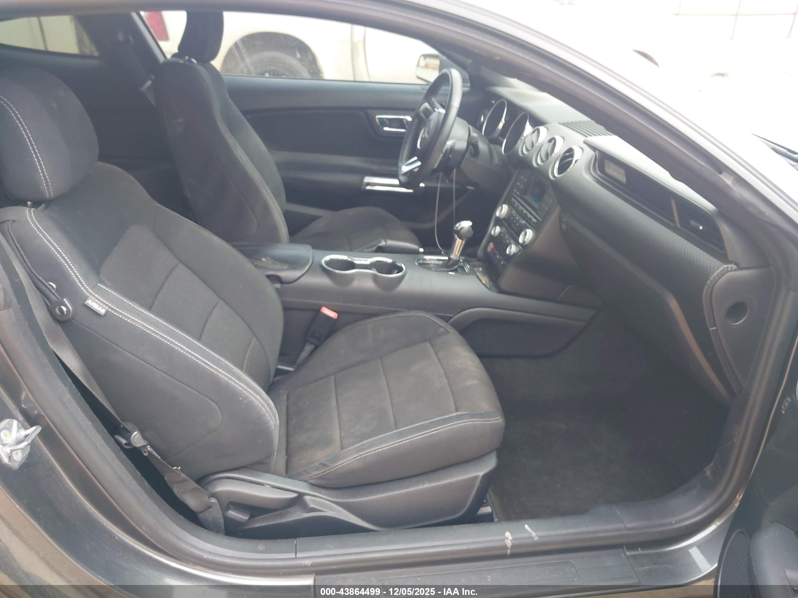 FORD MUSTANG image 5