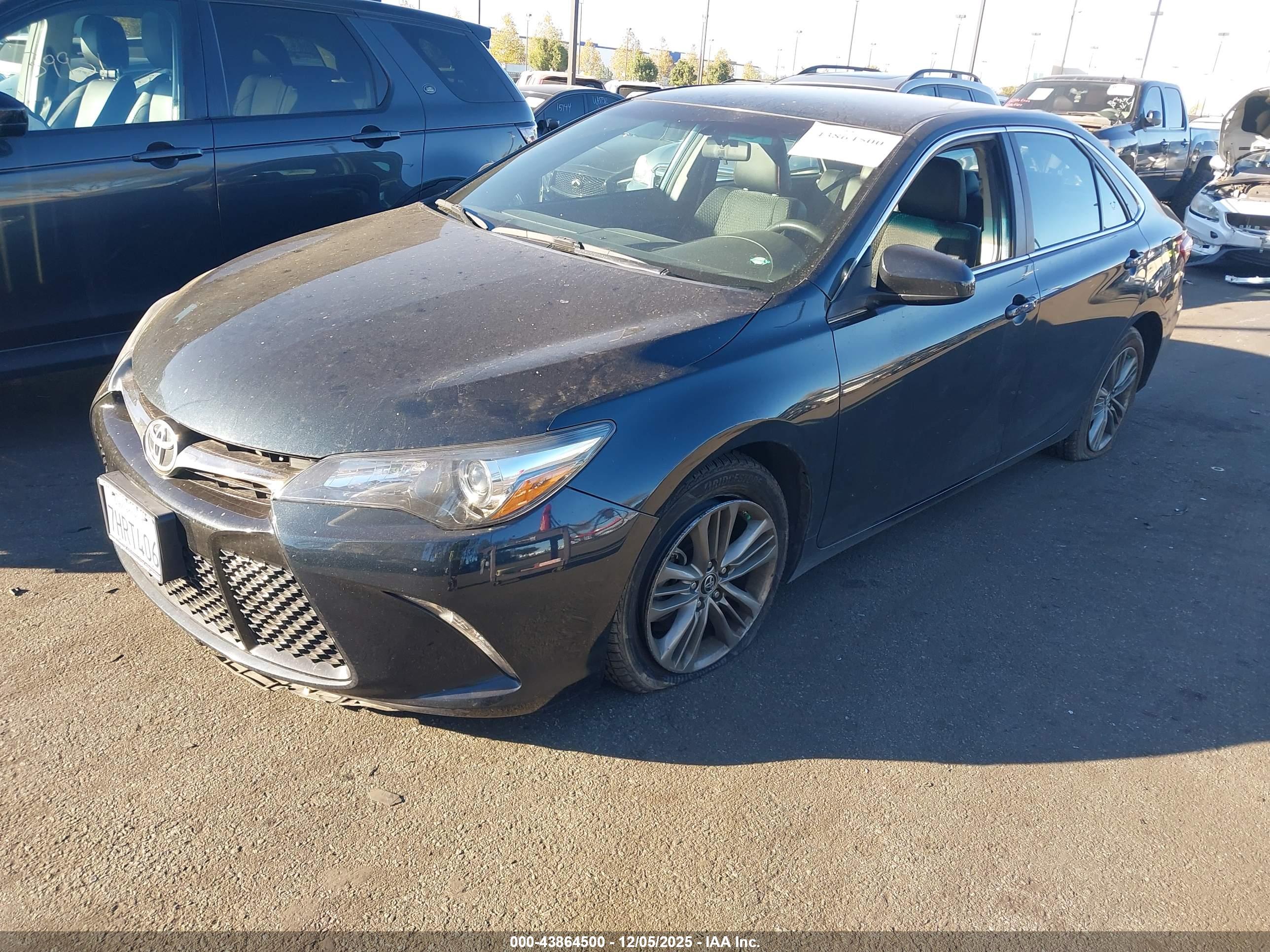 TOYOTA CAMRY image 2