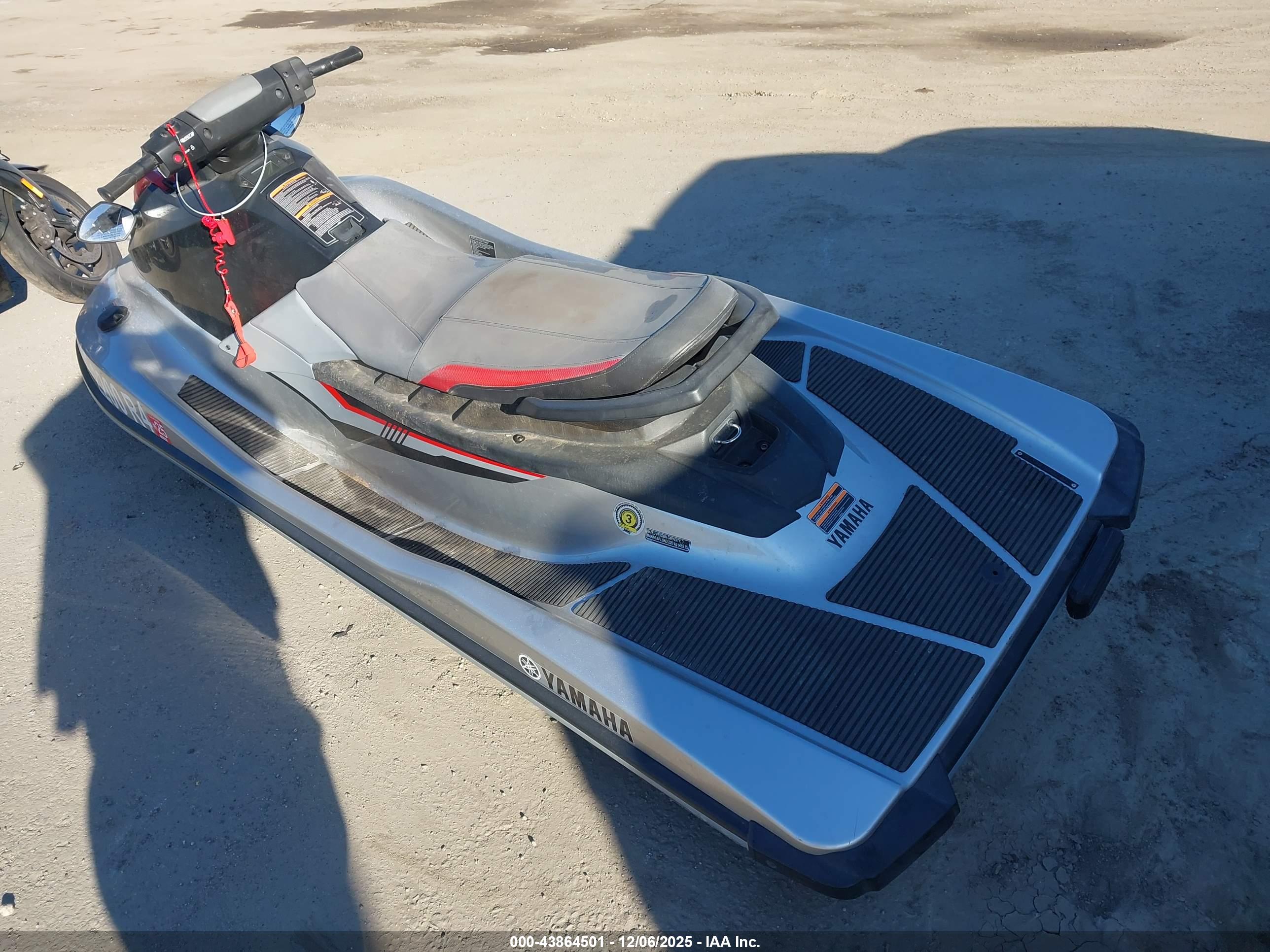 YAMAHA WAVERUNNER image 3