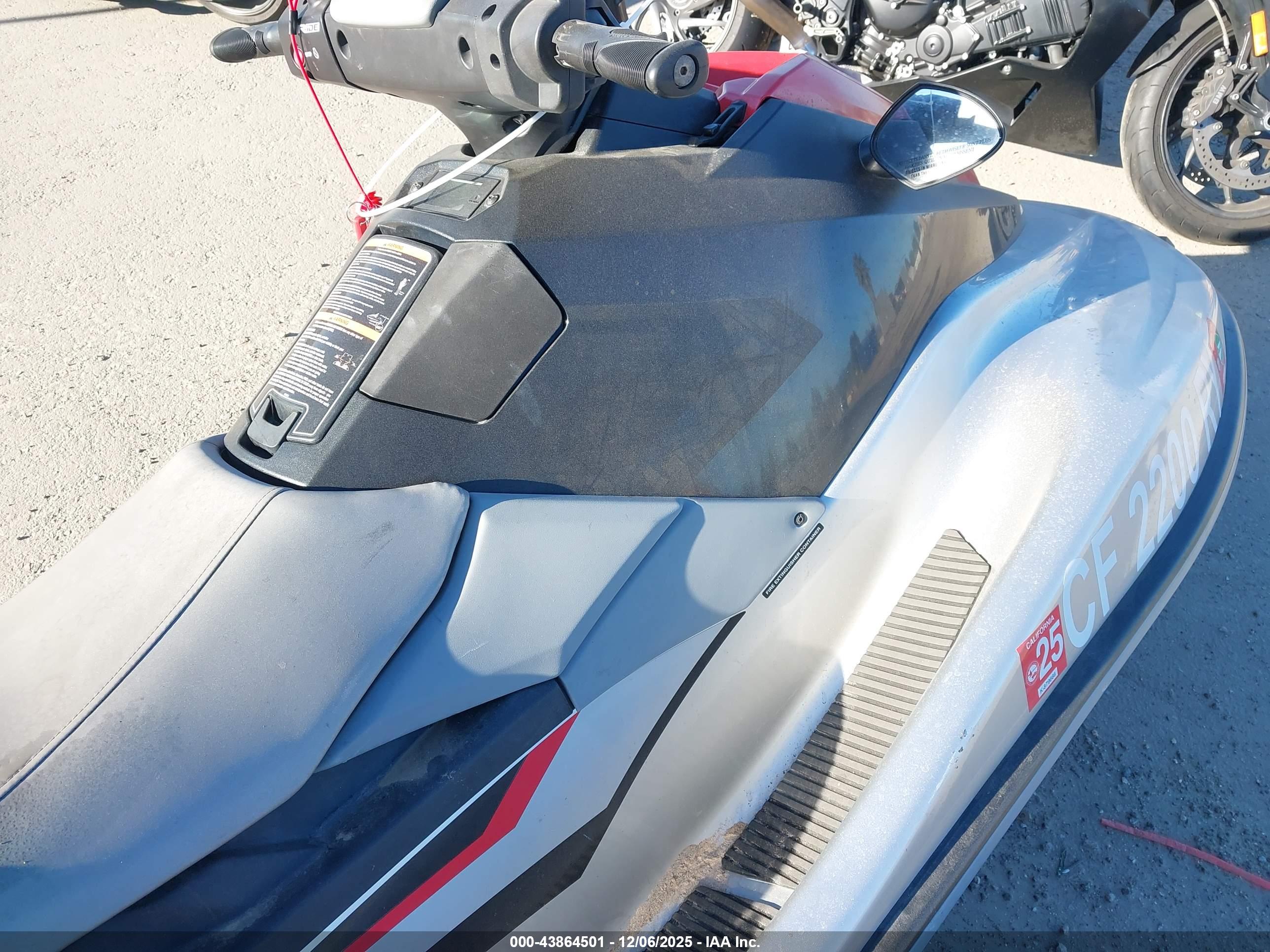 YAMAHA WAVERUNNER image 5