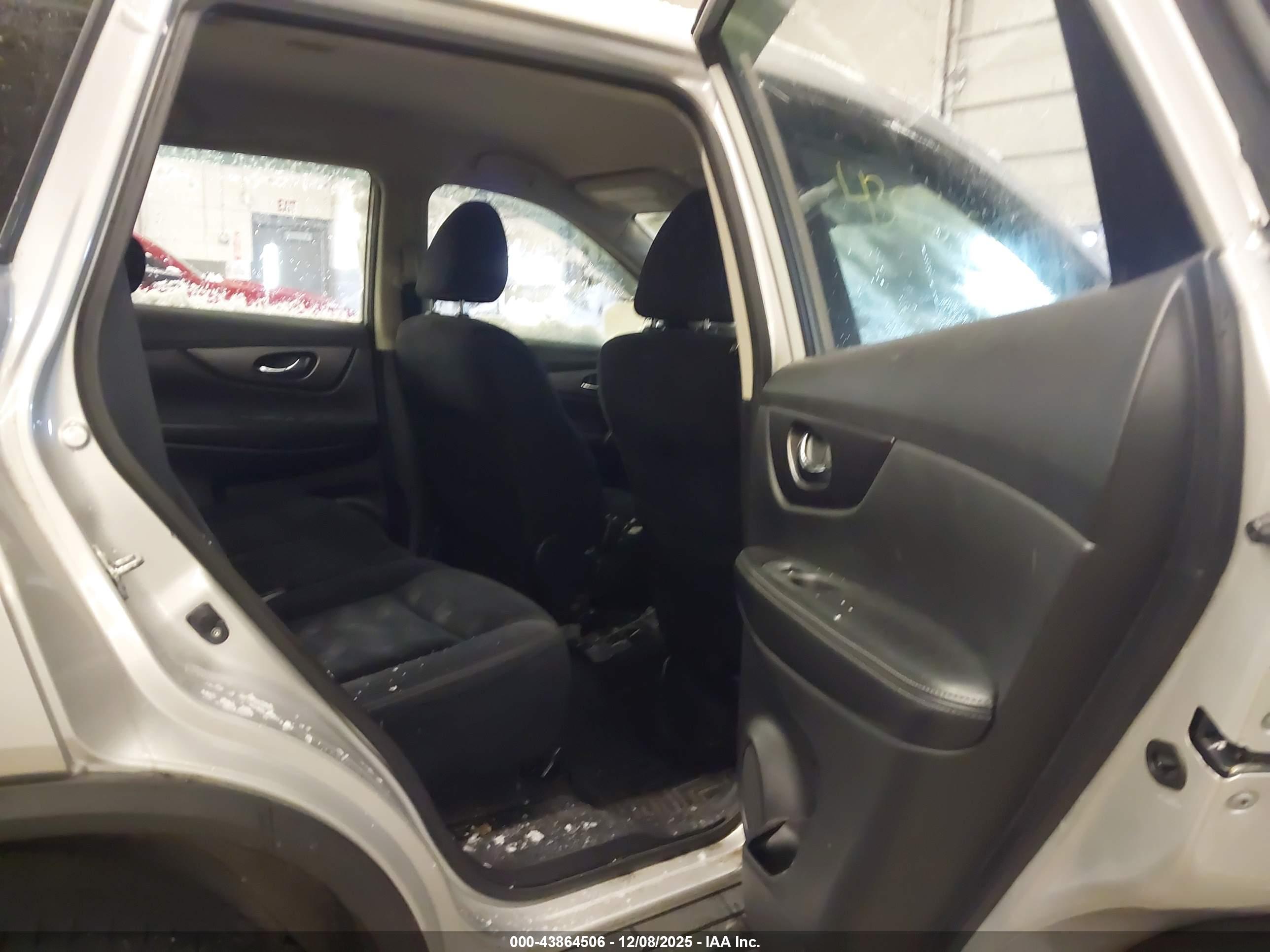 NISSAN ROGUE image 8