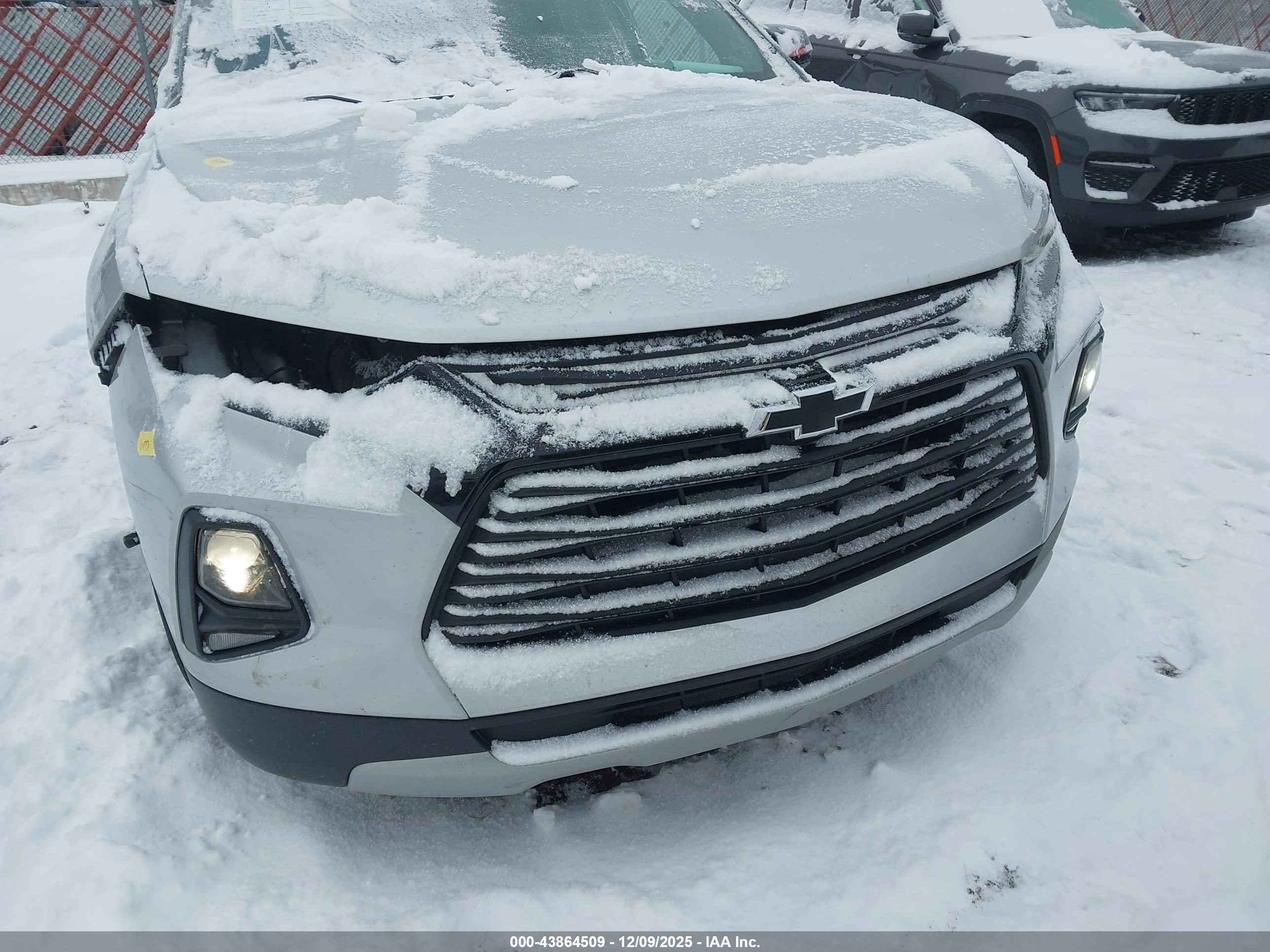 CHEVROLET BLAZER image 2
