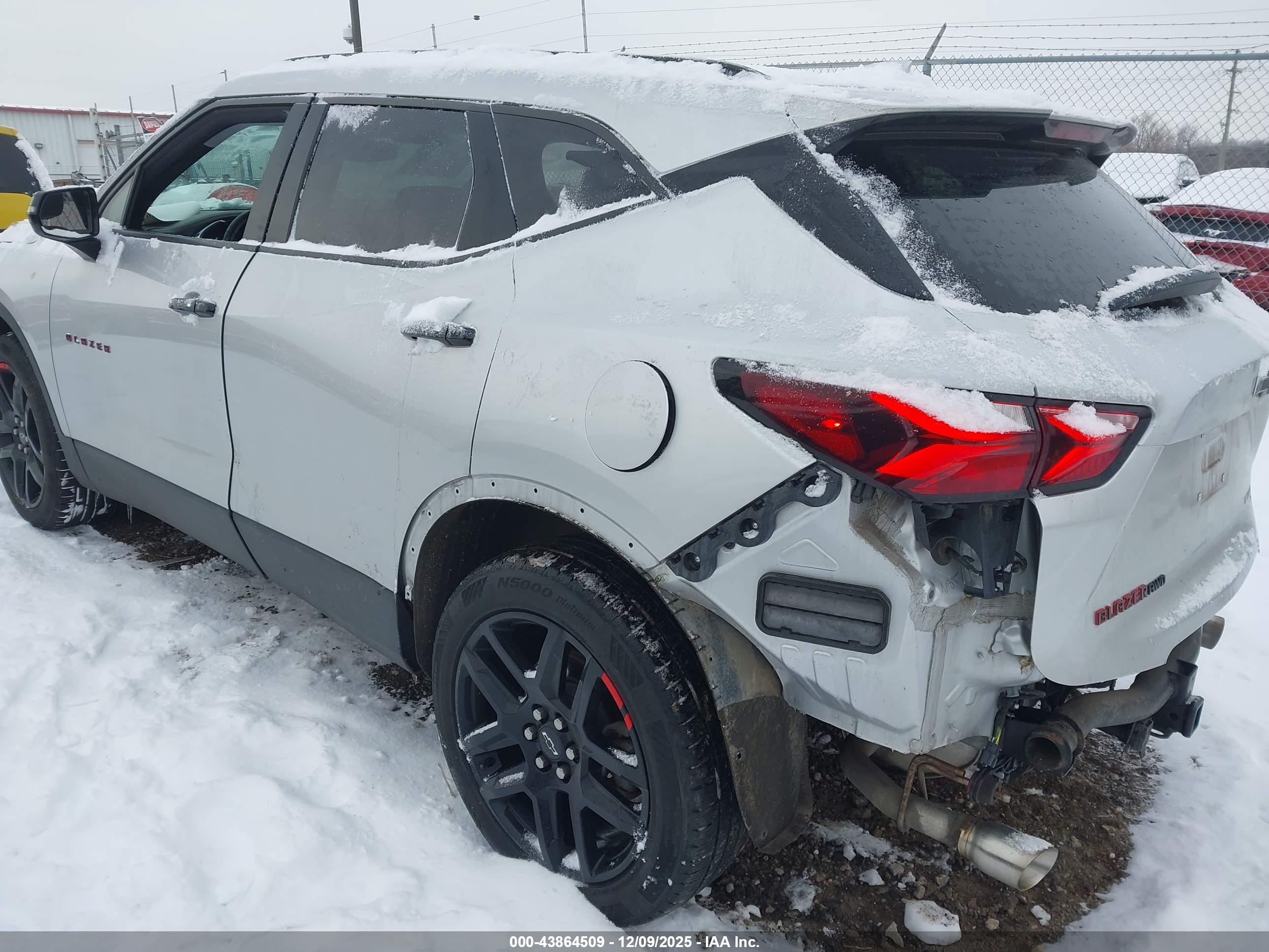 CHEVROLET BLAZER image 3