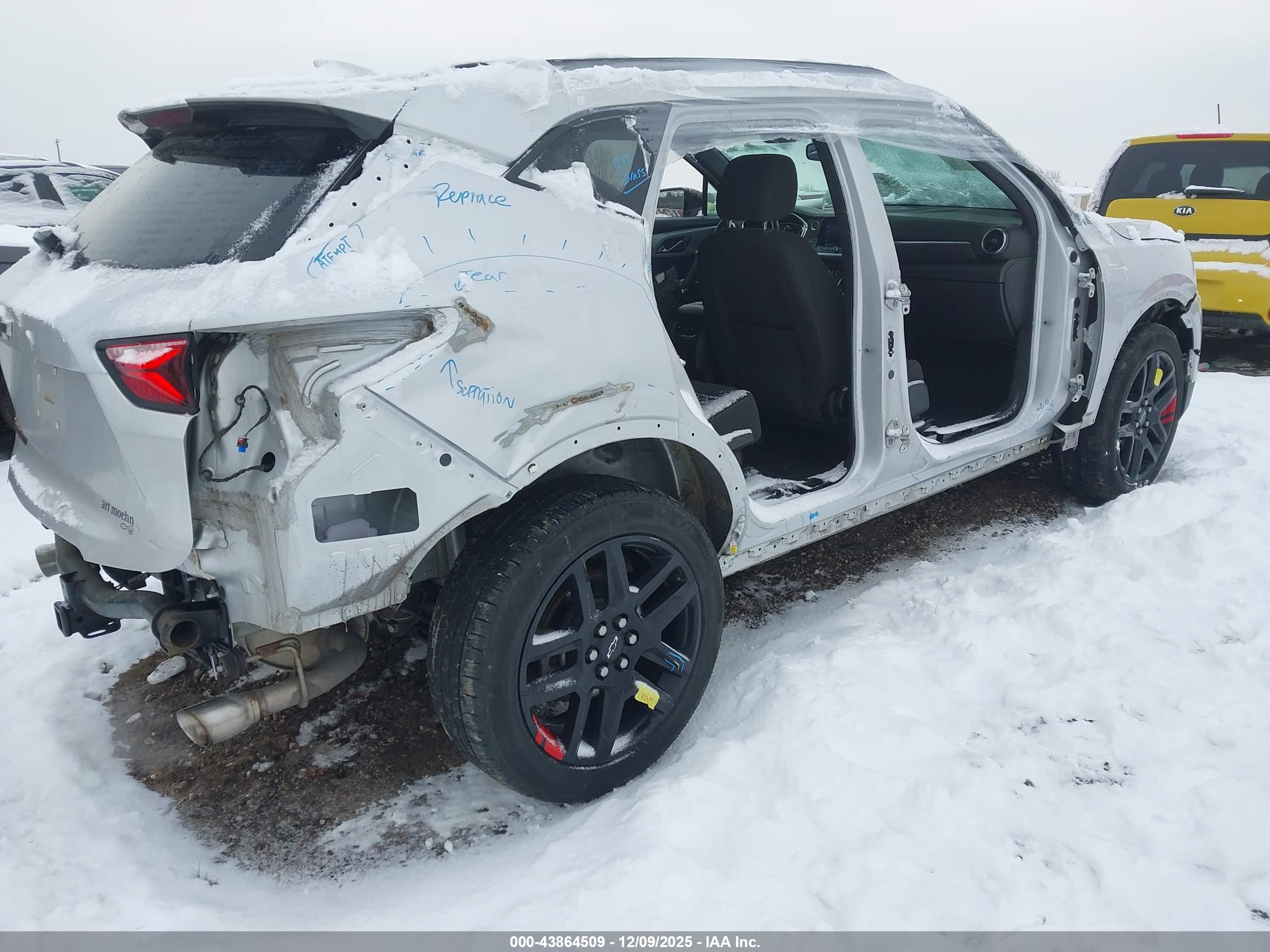 CHEVROLET BLAZER image 4