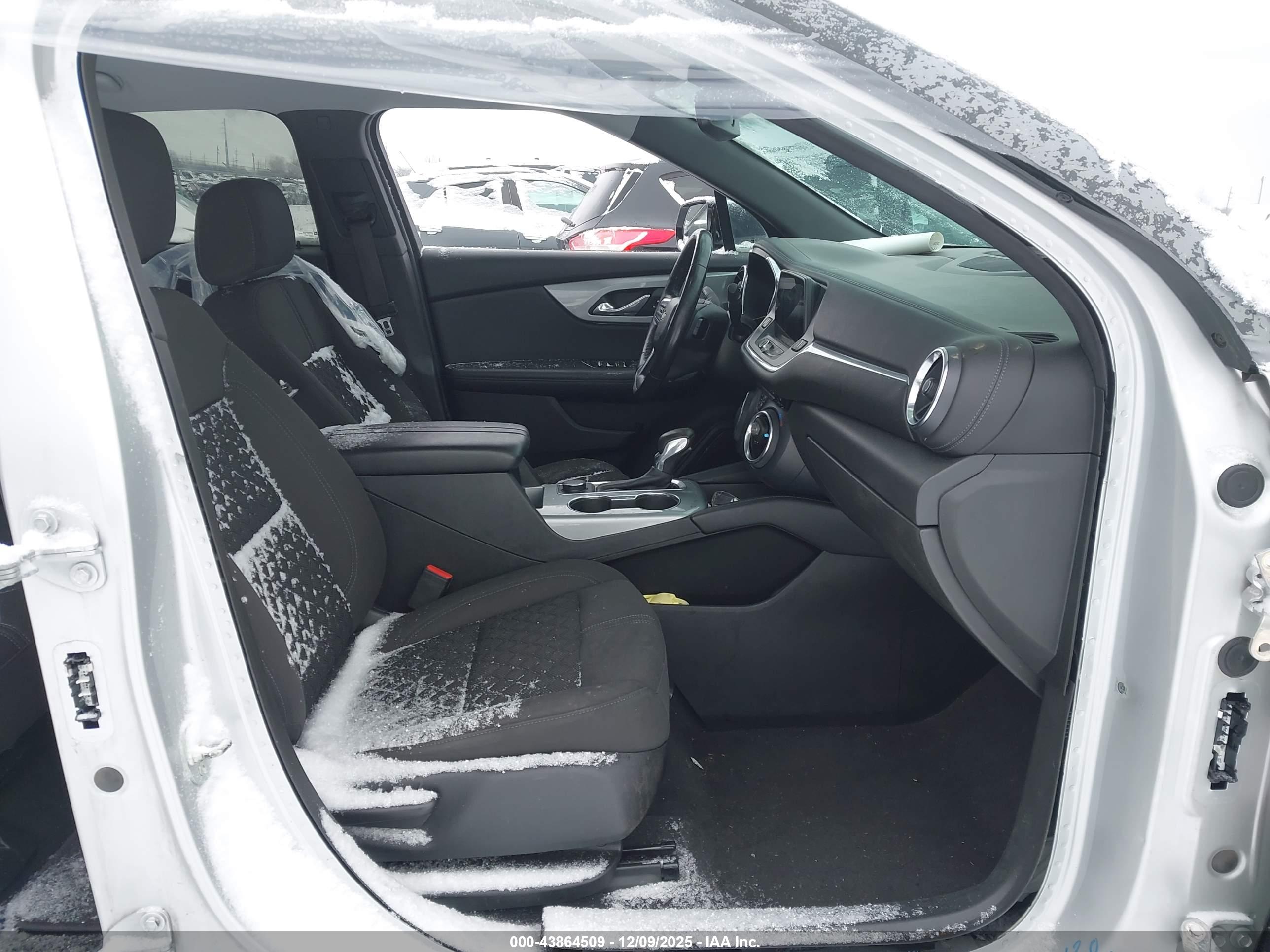 CHEVROLET BLAZER image 5