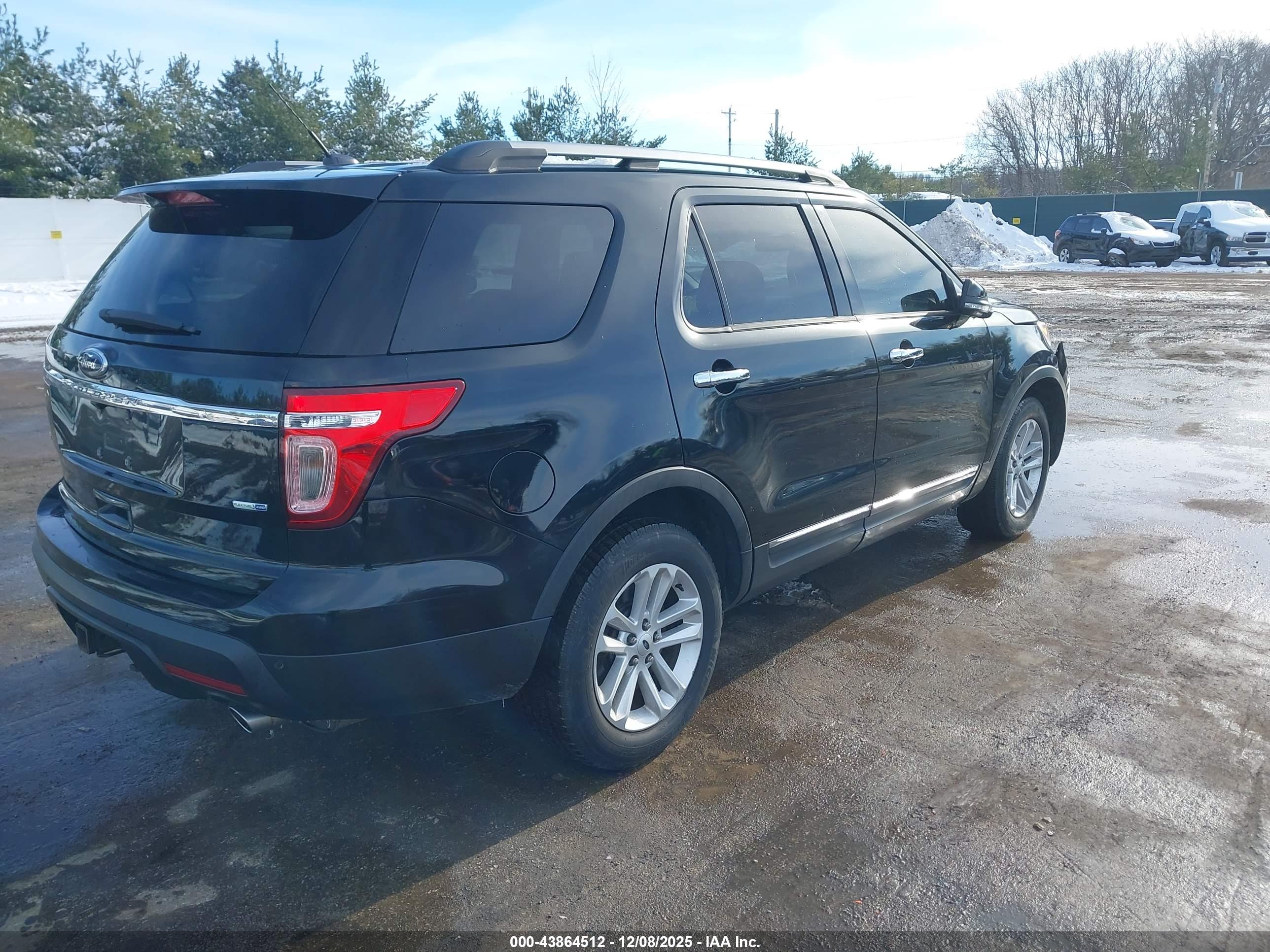 FORD EXPLORER image 4