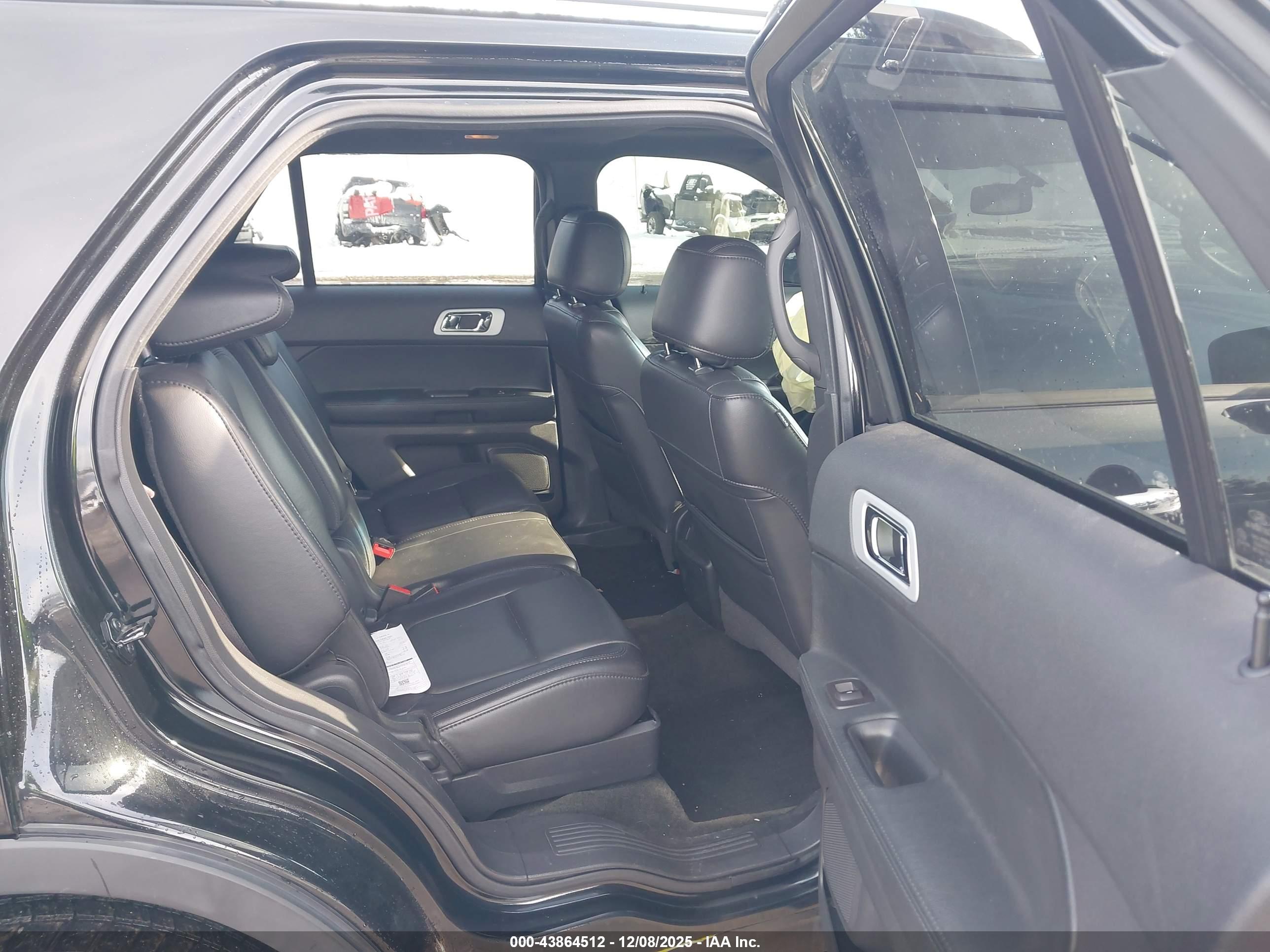 FORD EXPLORER image 8