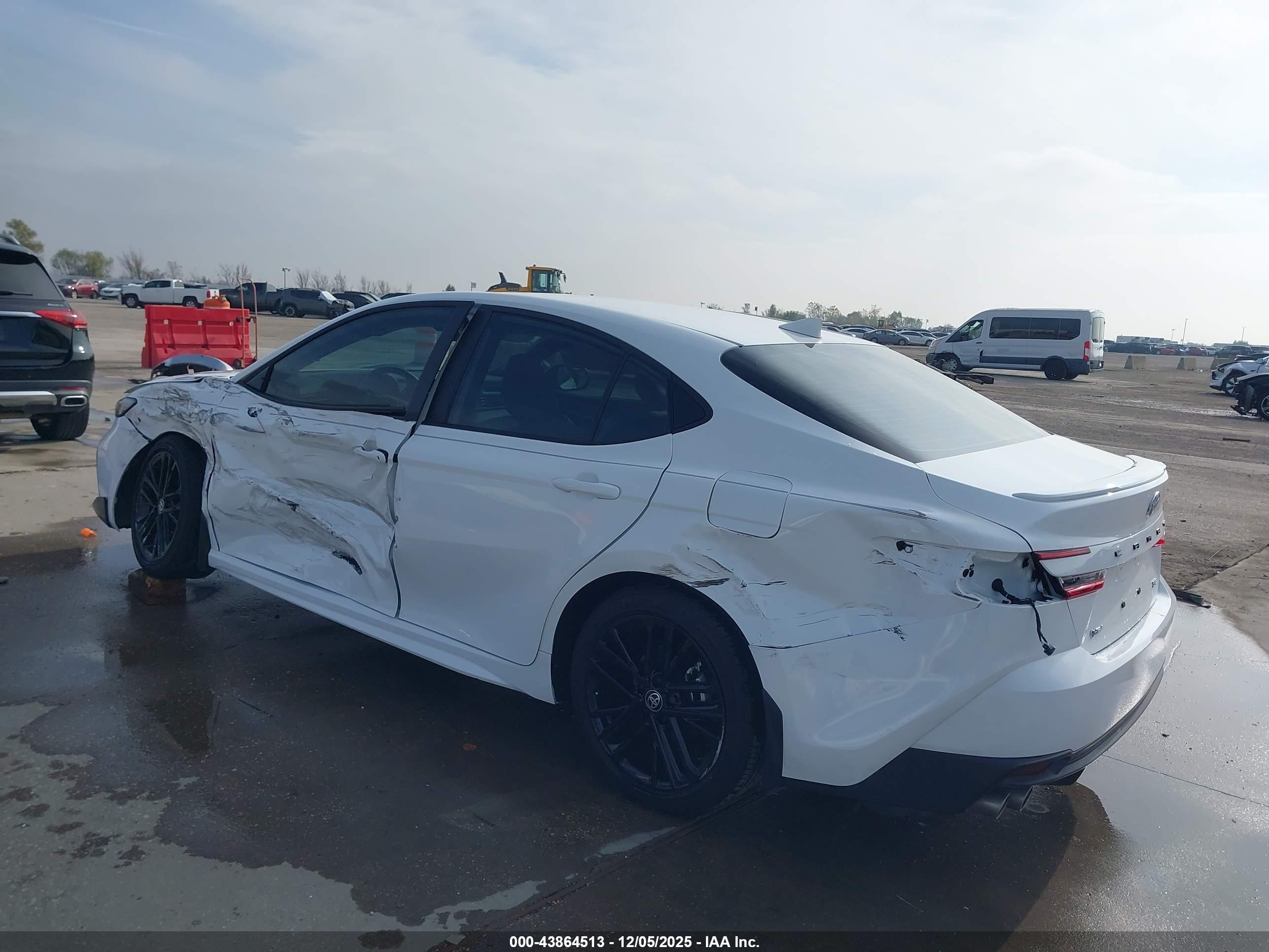 TOYOTA CAMRY image 3