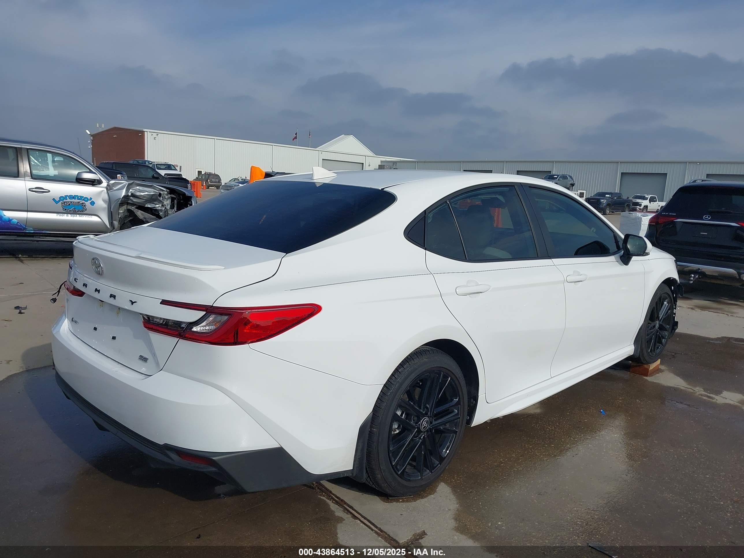 TOYOTA CAMRY image 4