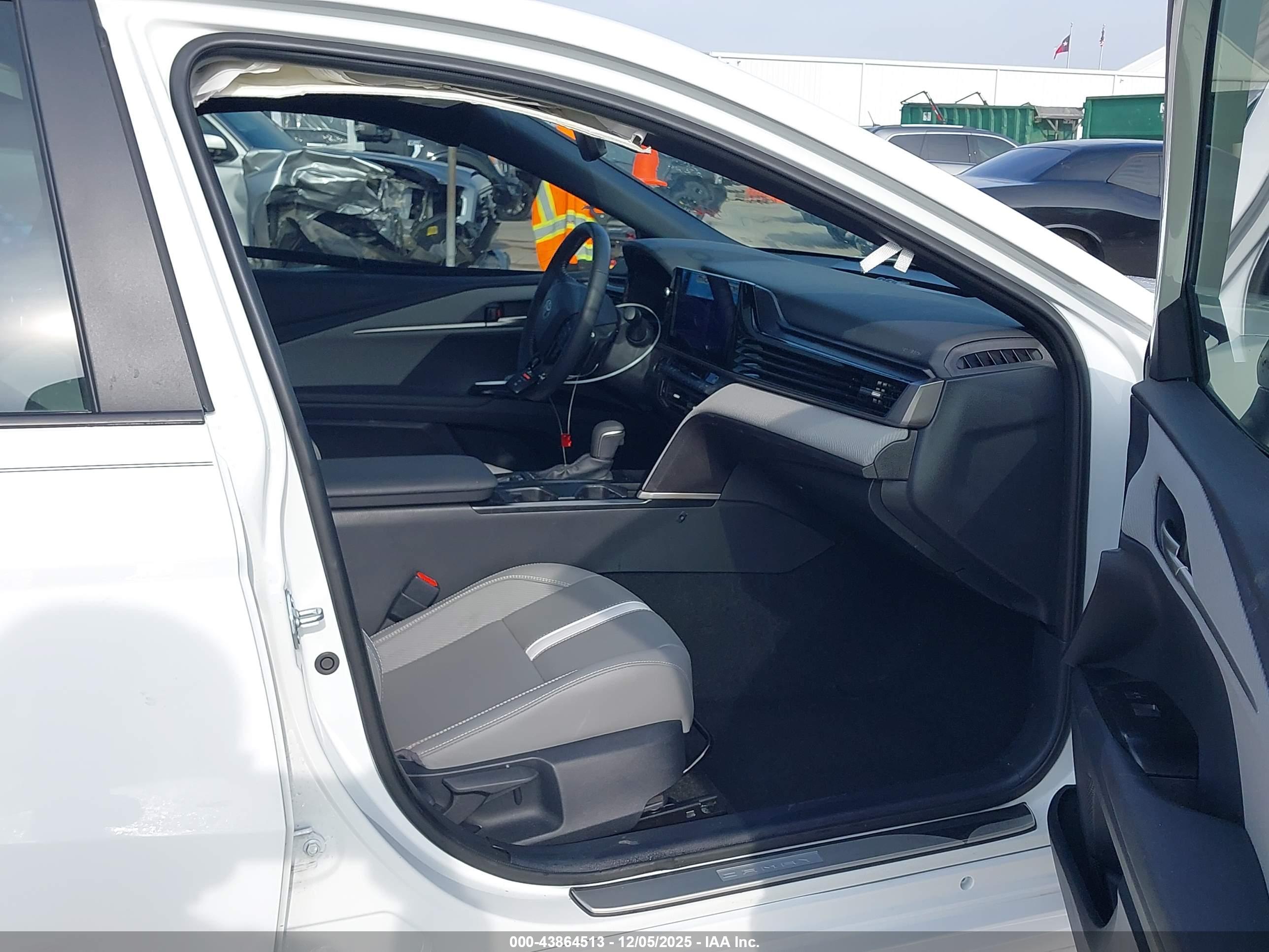 TOYOTA CAMRY image 5