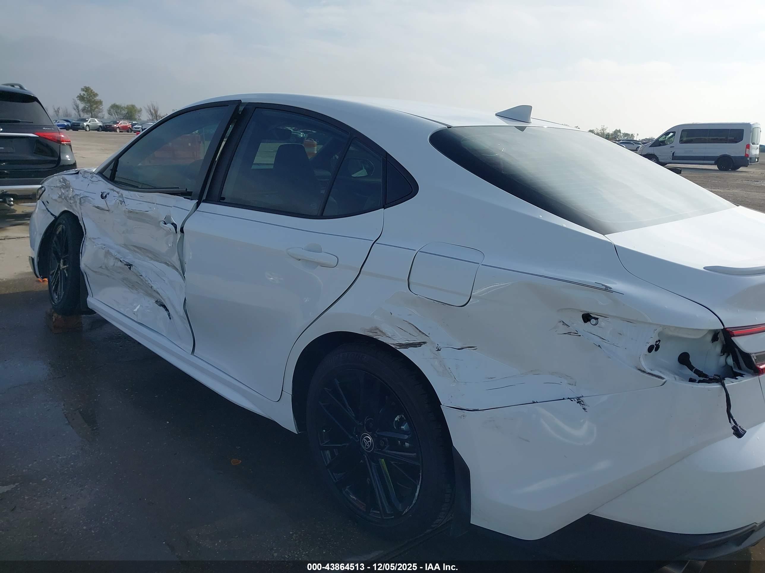 TOYOTA CAMRY image 6