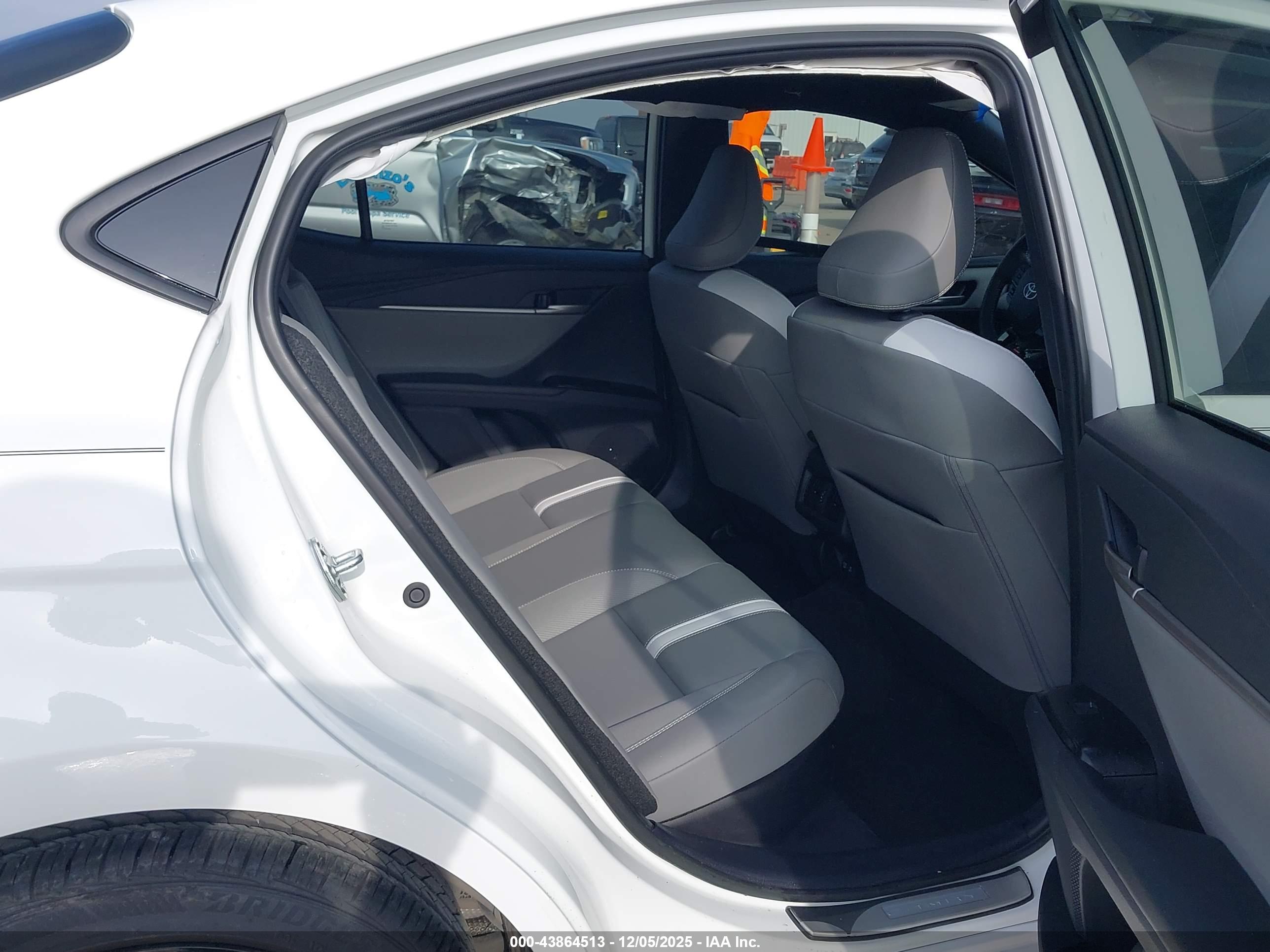TOYOTA CAMRY image 8