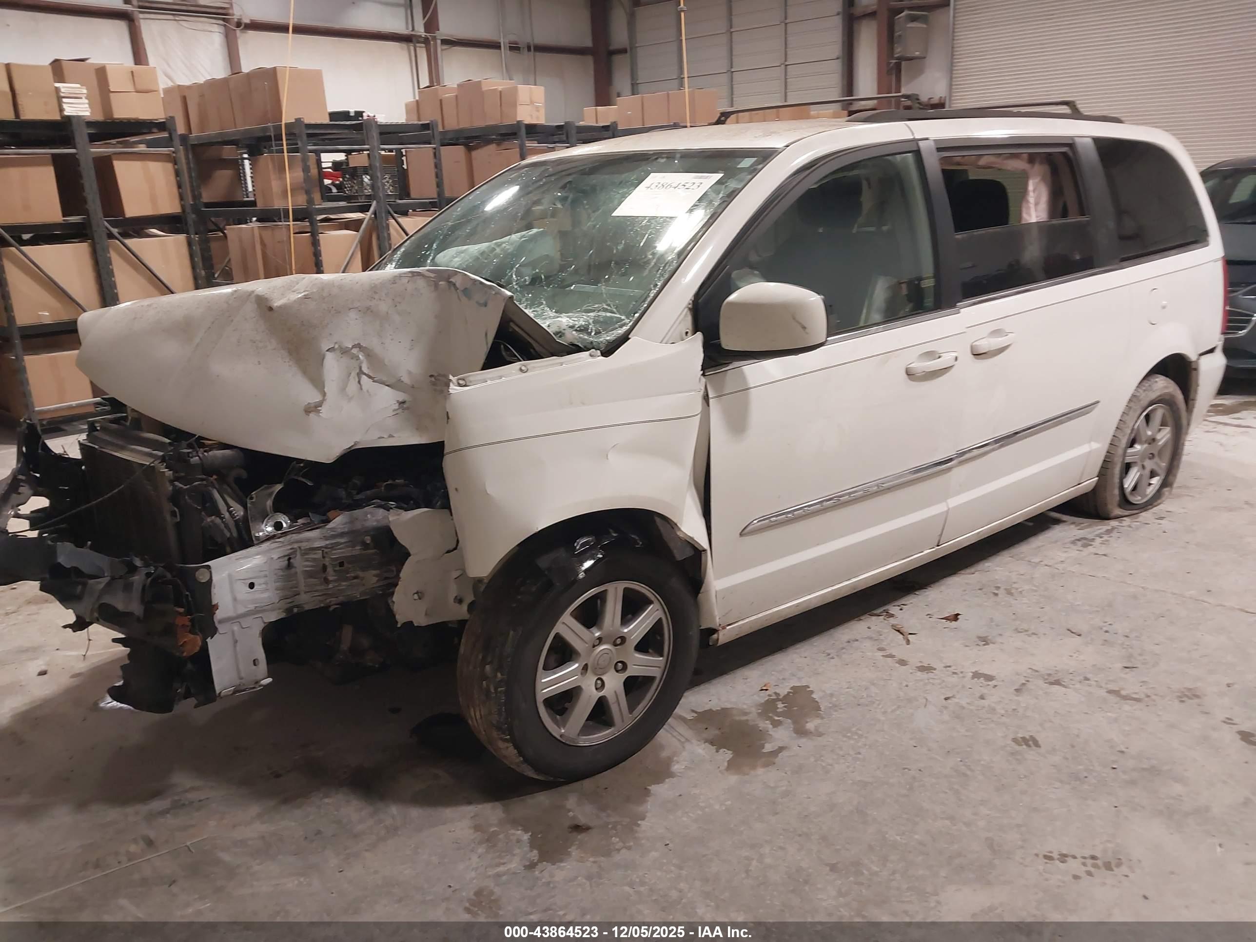 CHRYSLER TOWN image 2
